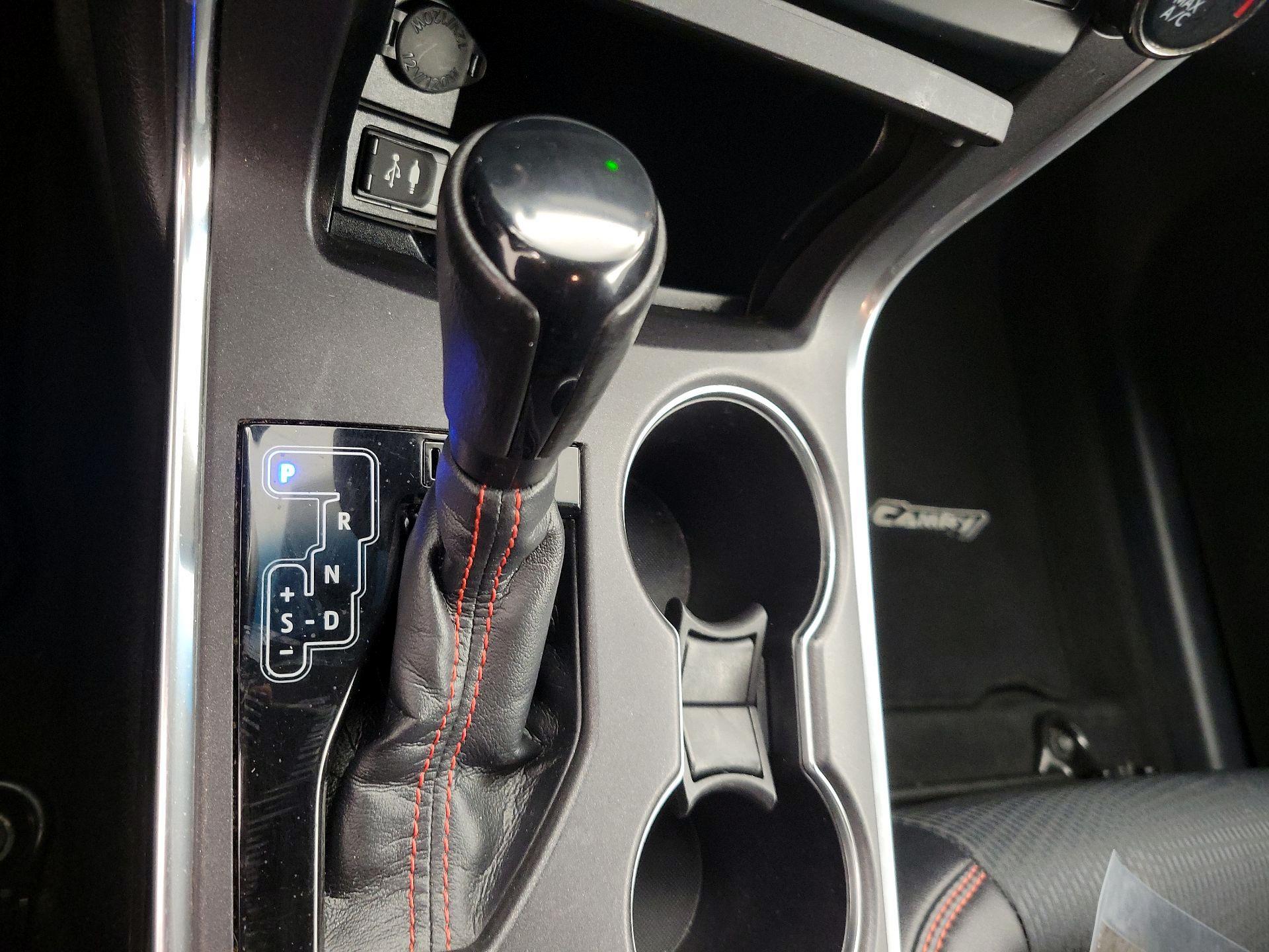 Thumbnail: 2016 Toyota Camry - 17