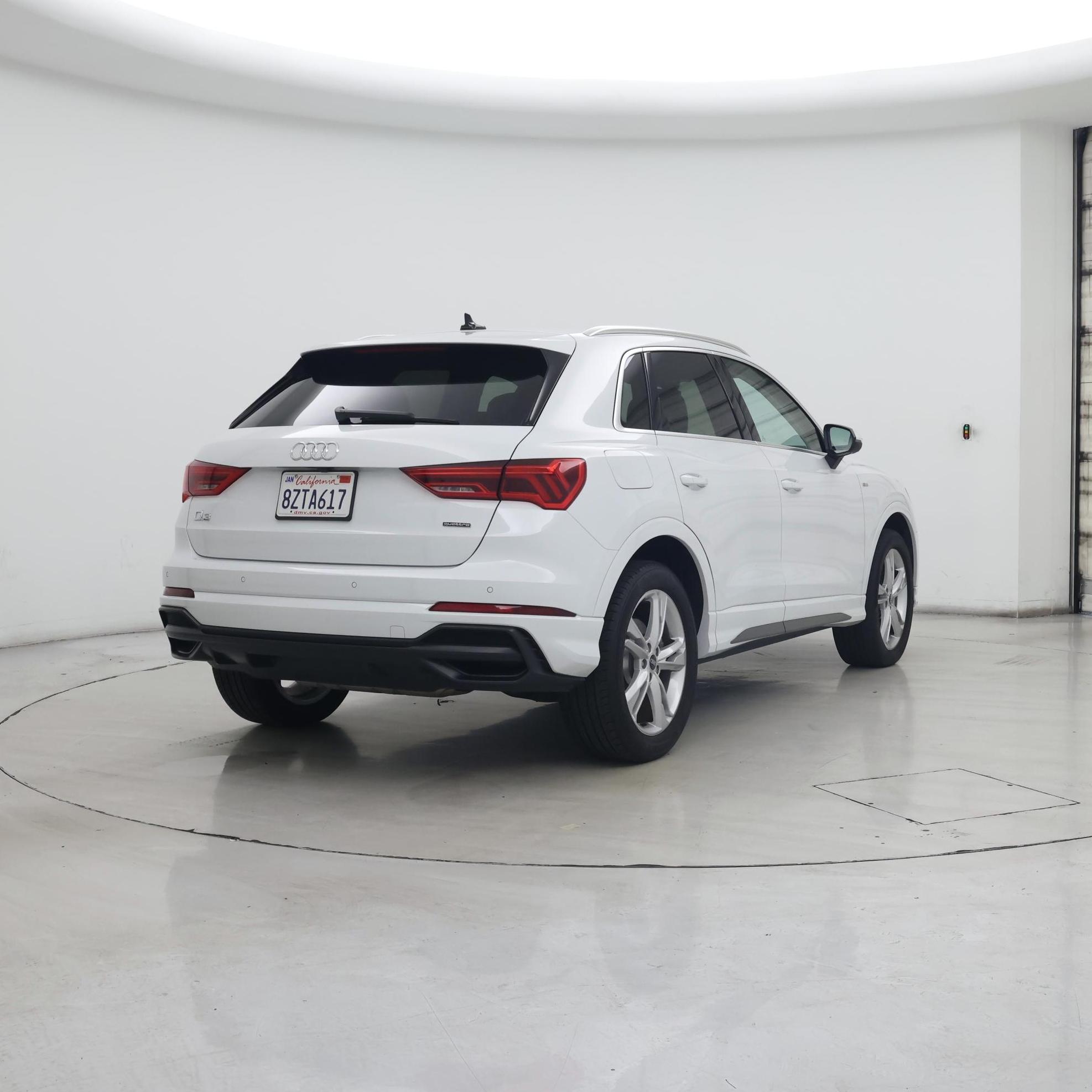 Thumbnail: 2022 Audi Q3 - 8