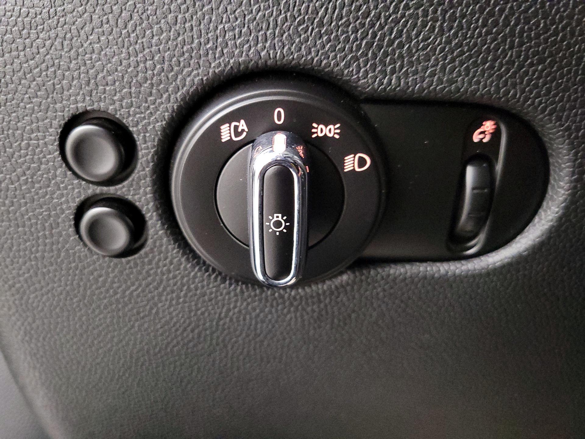 Thumbnail: 2017 MINI Cooper Hardtop - 13