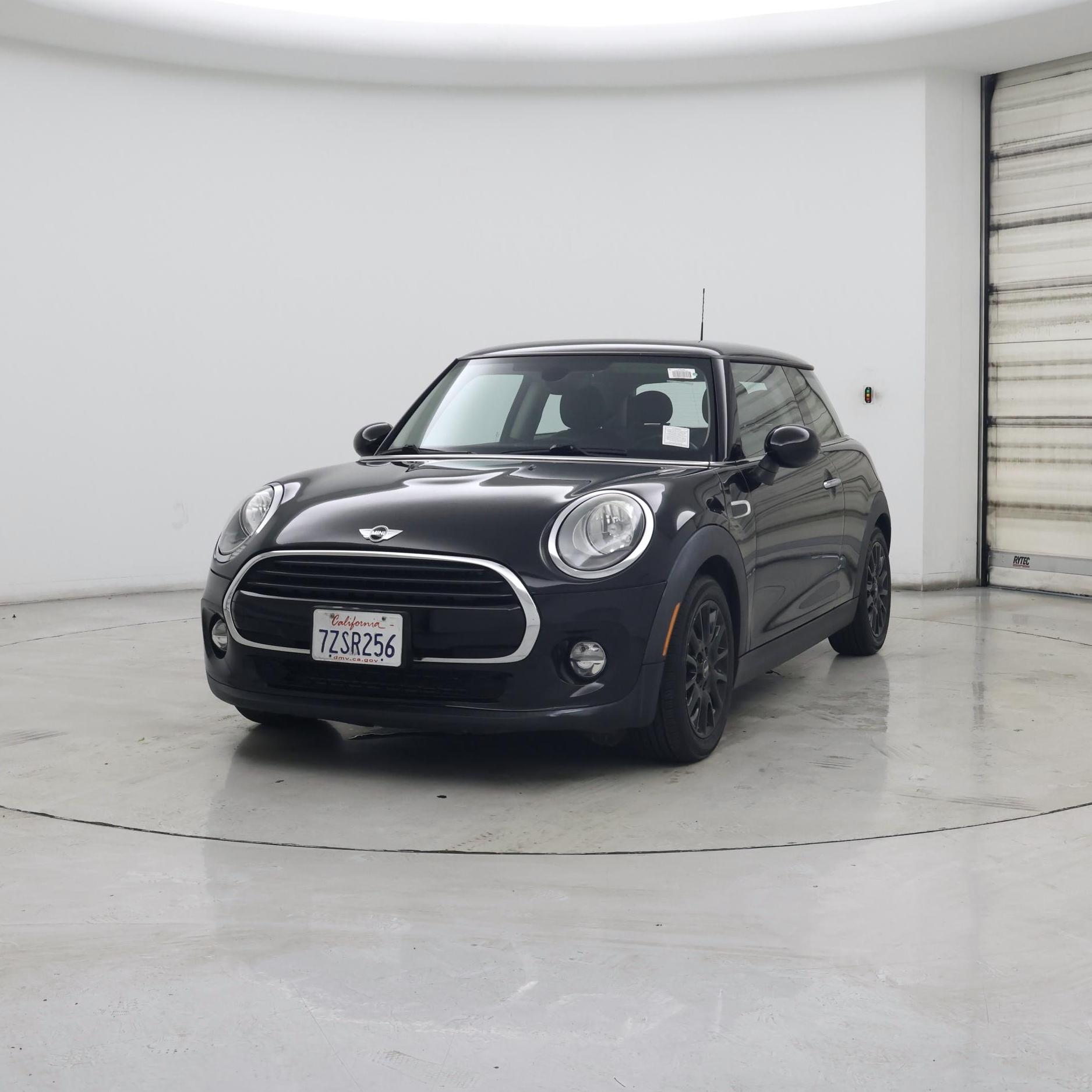 Thumbnail: 2017 MINI Cooper Hardtop - 4