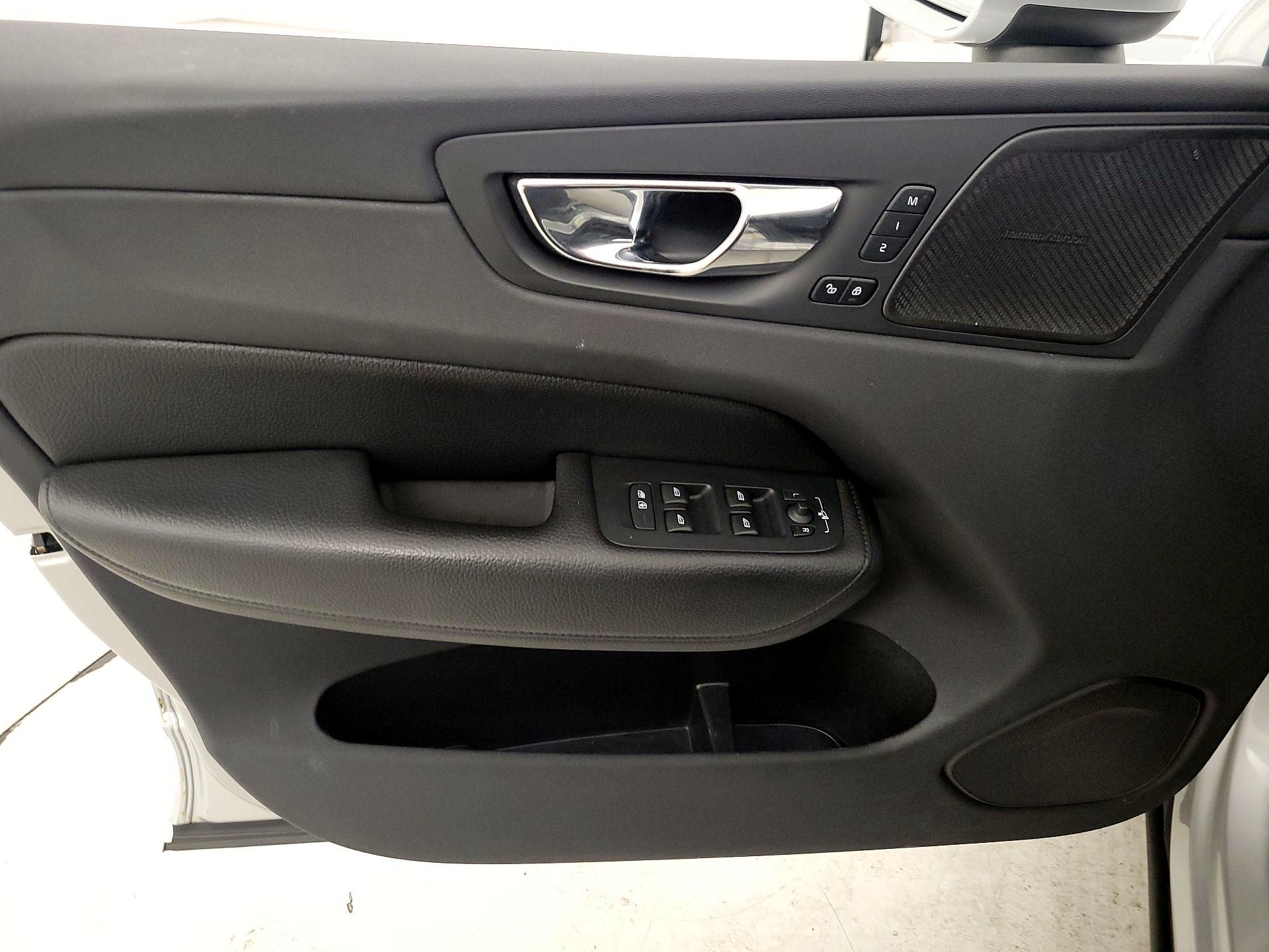 Thumbnail: 2019 Volvo XC60 - 12