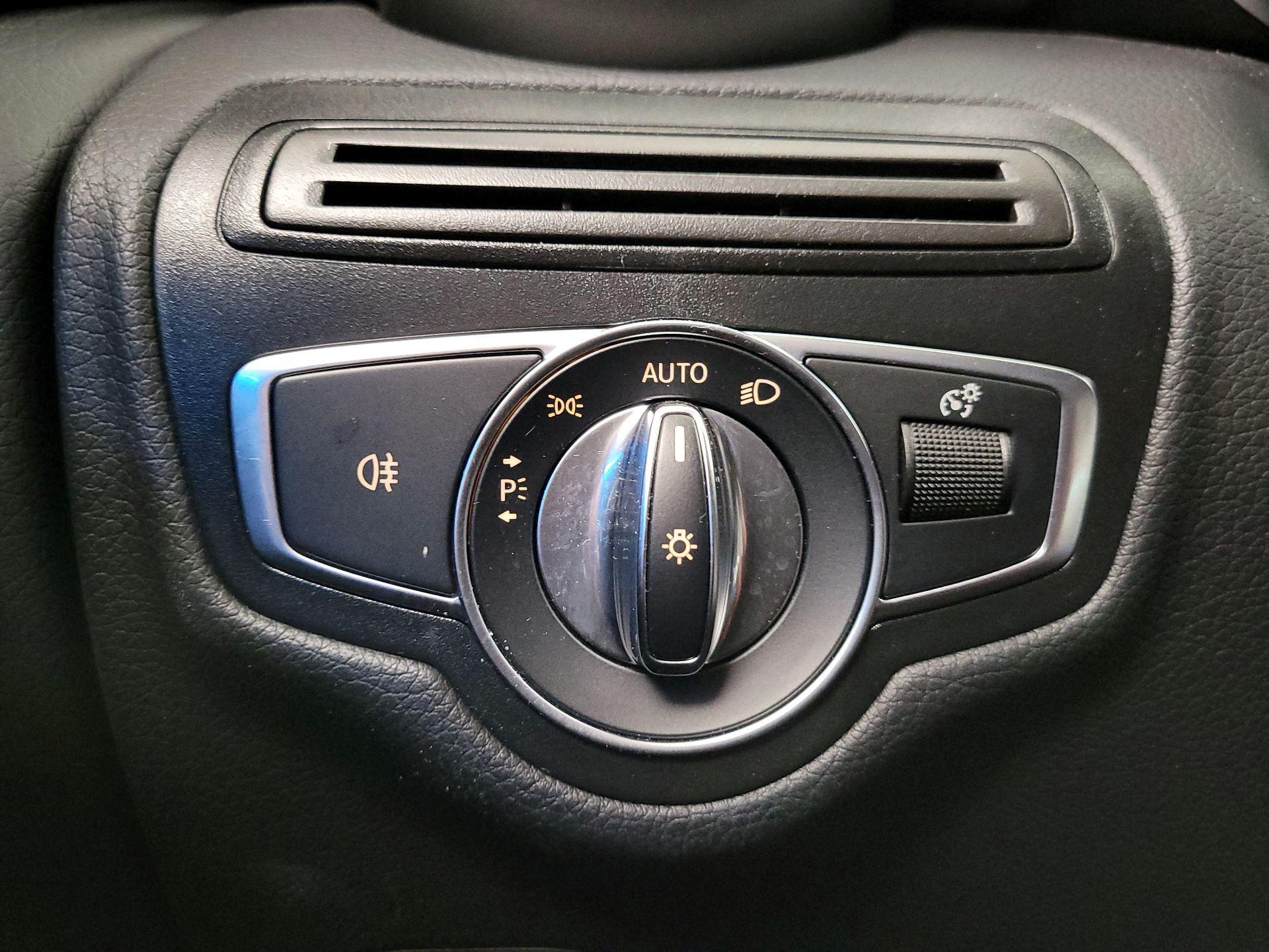 Thumbnail: 2018 Mercedes-Benz GLC - 13