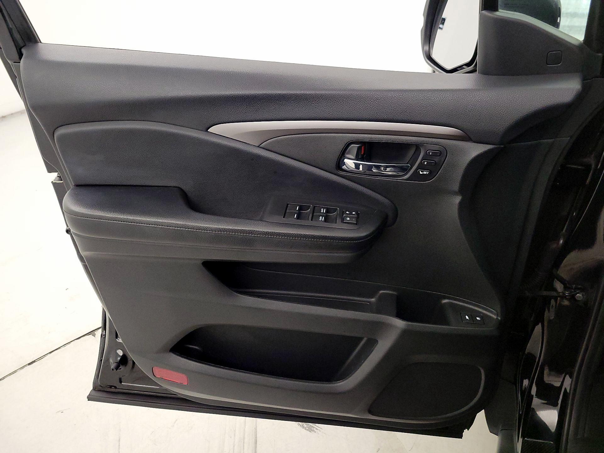 Thumbnail: 2019 Honda Pilot - 12