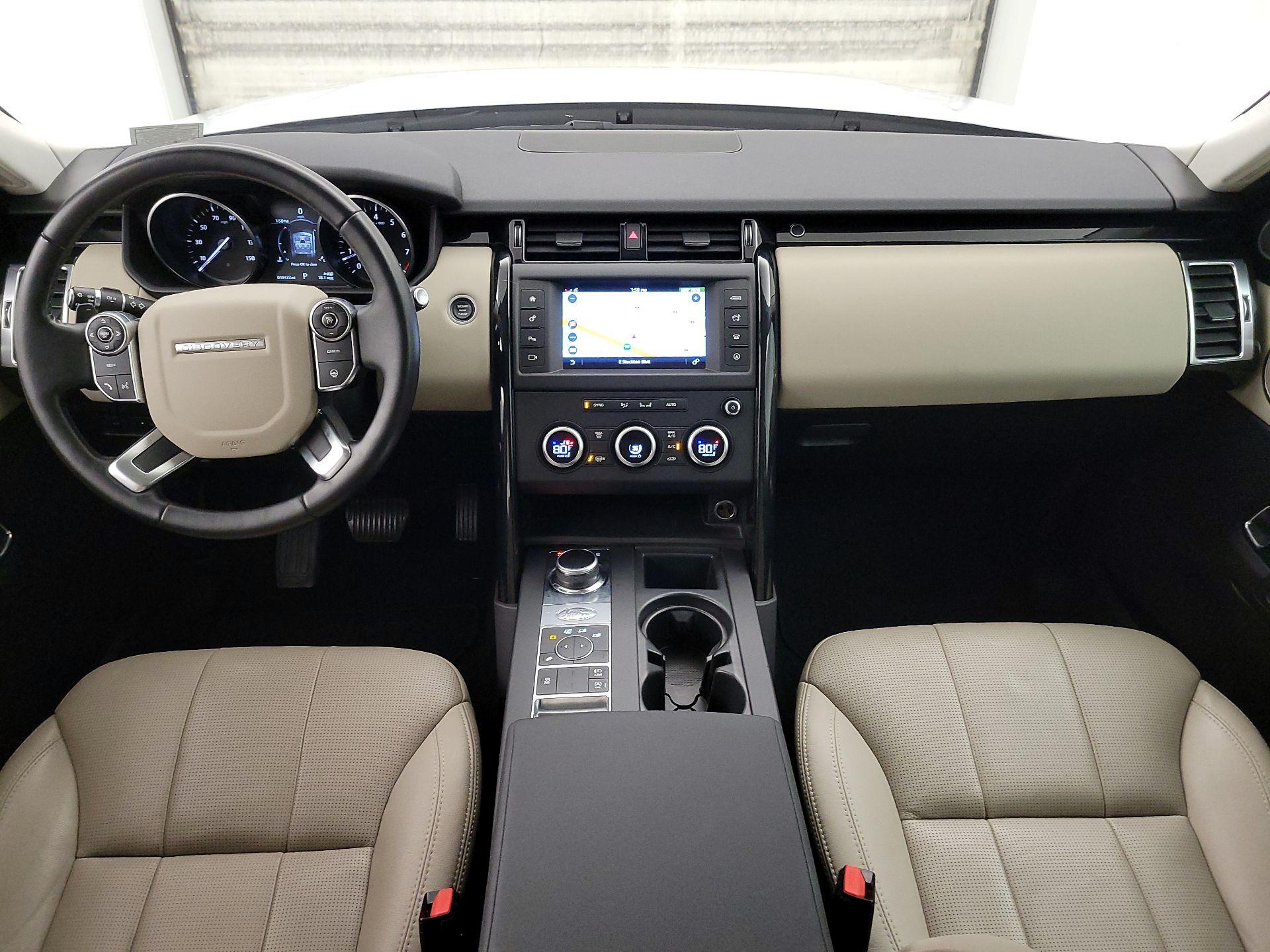 Thumbnail: 2017 Land Rover Discovery - 9