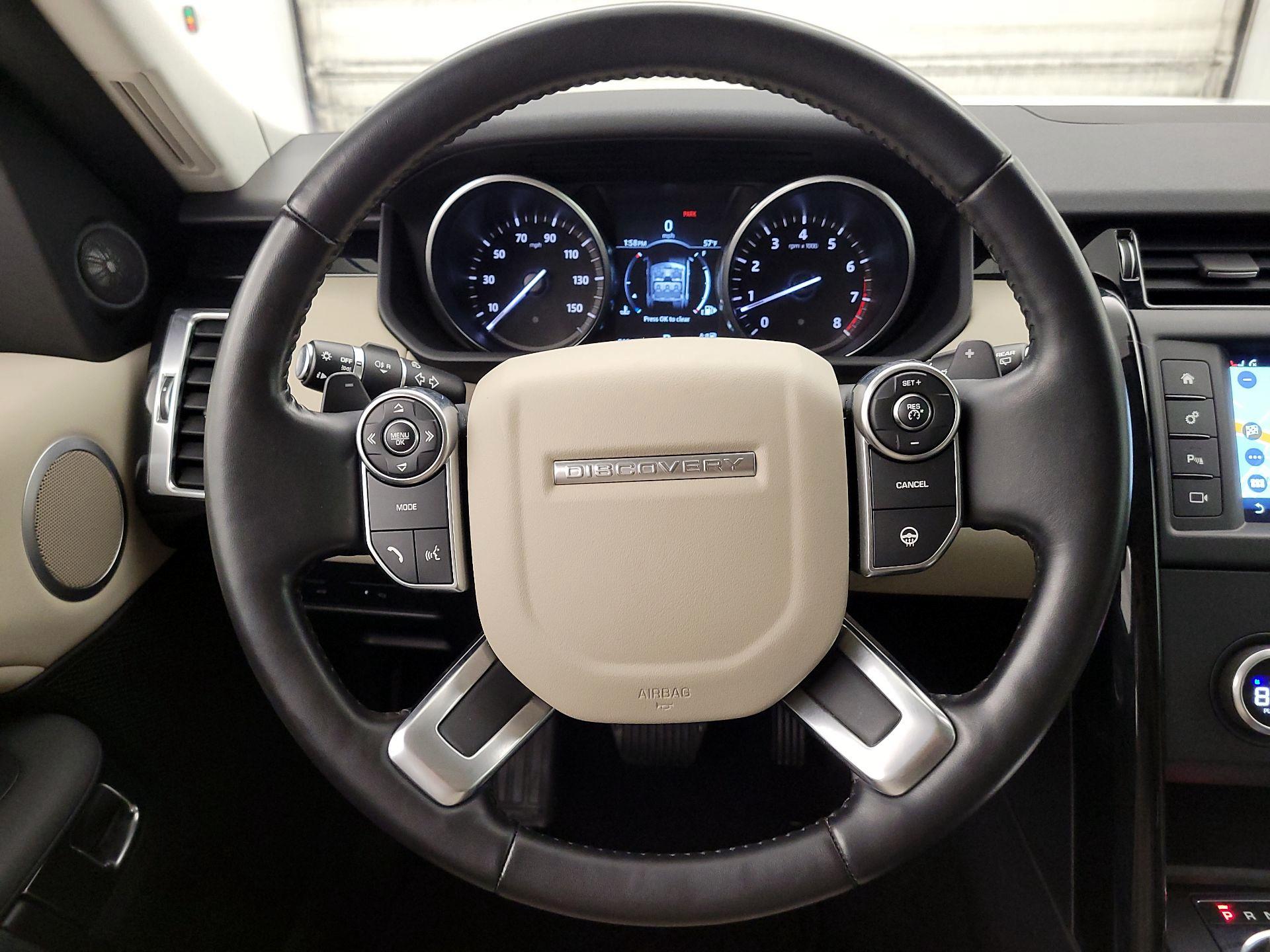 Thumbnail: 2017 Land Rover Discovery - 10