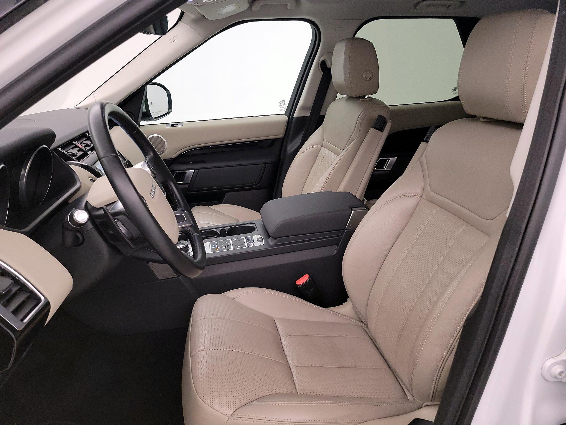 Thumbnail: 2017 Land Rover Discovery - 11