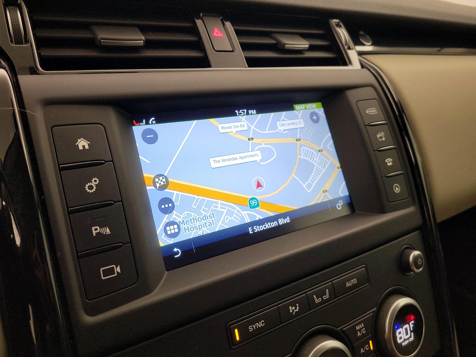 Thumbnail: 2017 Land Rover Discovery - 13