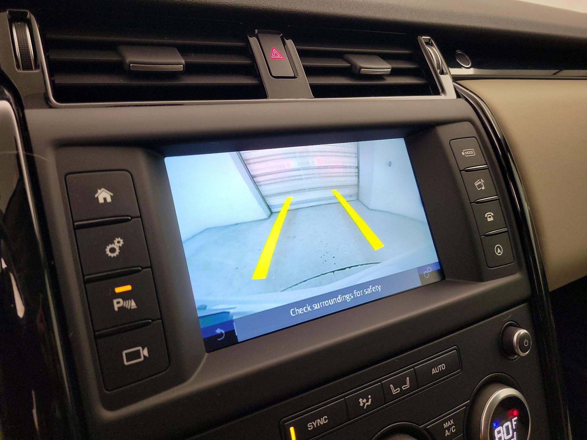 Thumbnail: 2017 Land Rover Discovery - 14