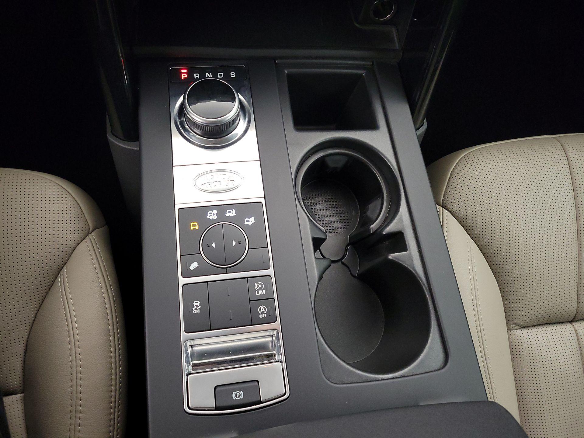 Thumbnail: 2017 Land Rover Discovery - 17