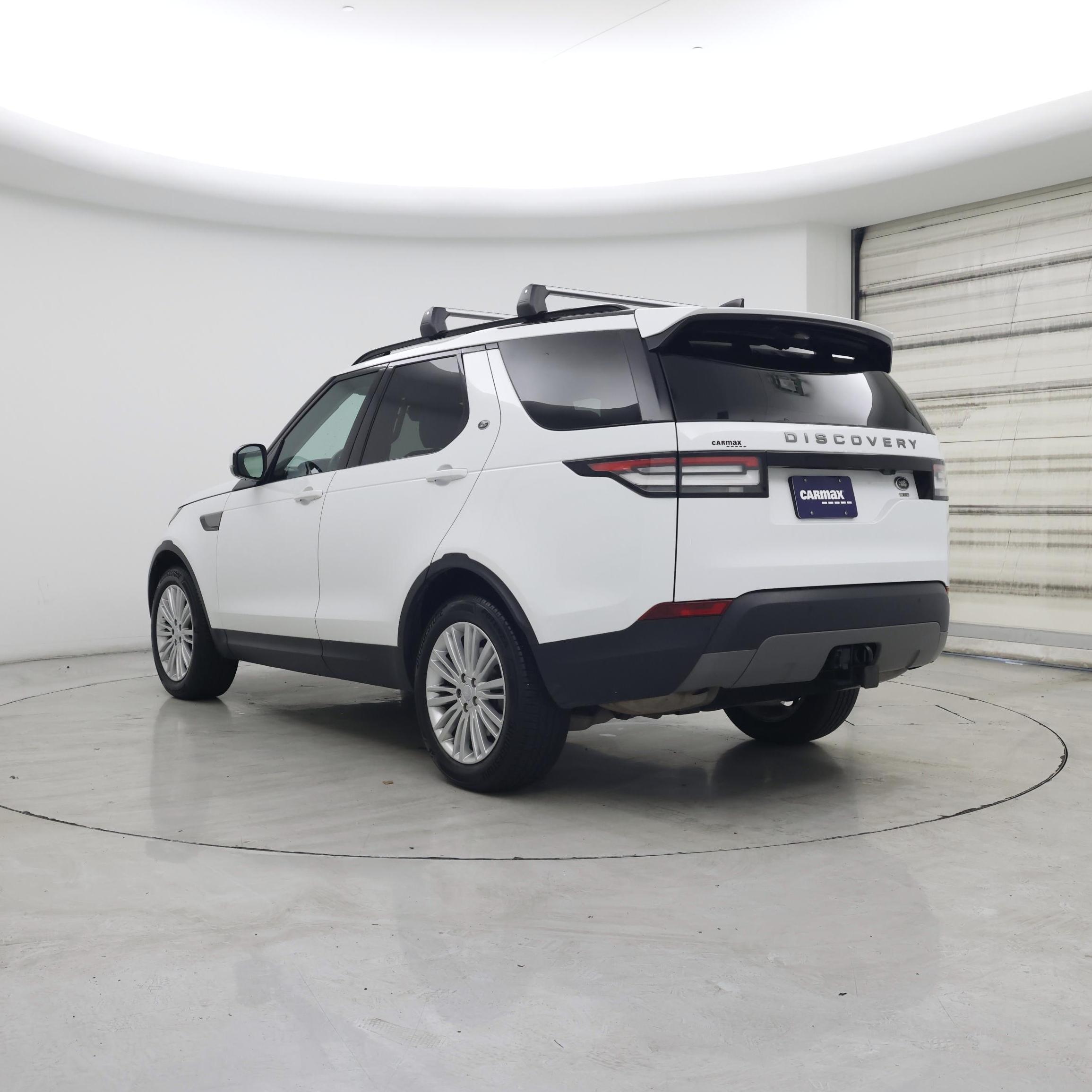 Thumbnail: 2017 Land Rover Discovery - 2