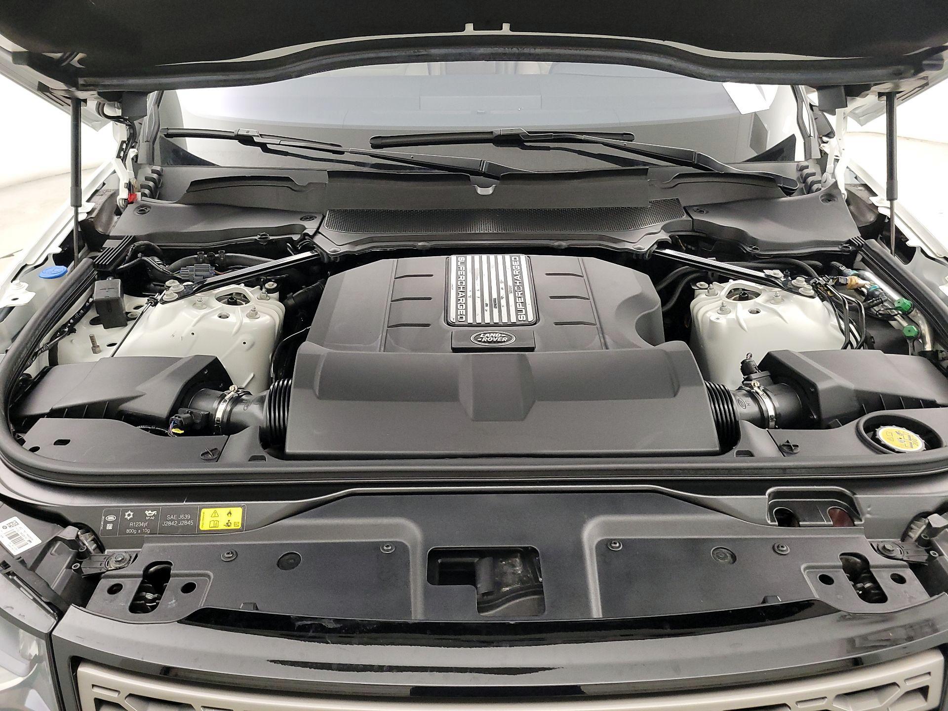 Thumbnail: 2017 Land Rover Discovery - 20