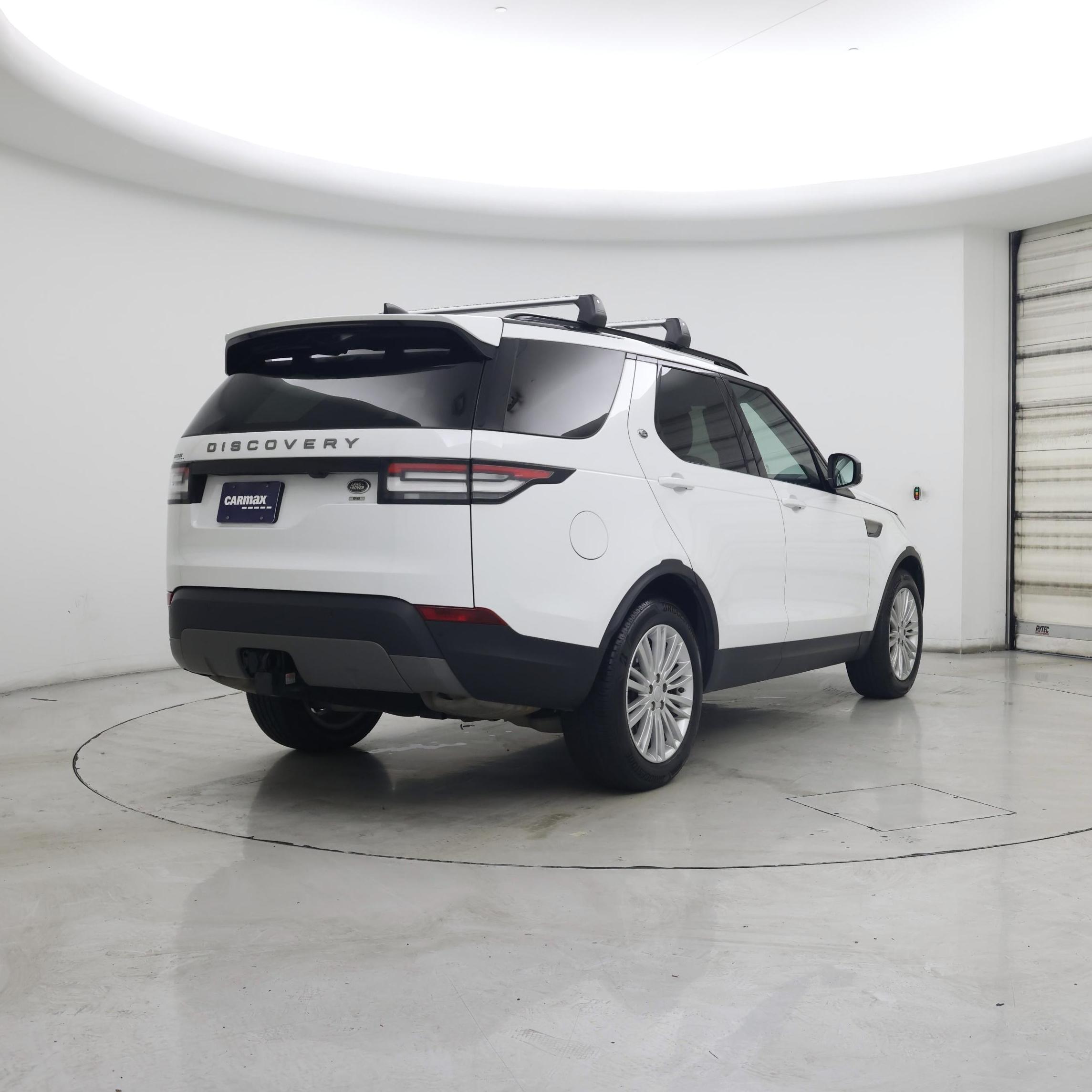 Thumbnail: 2017 Land Rover Discovery - 8