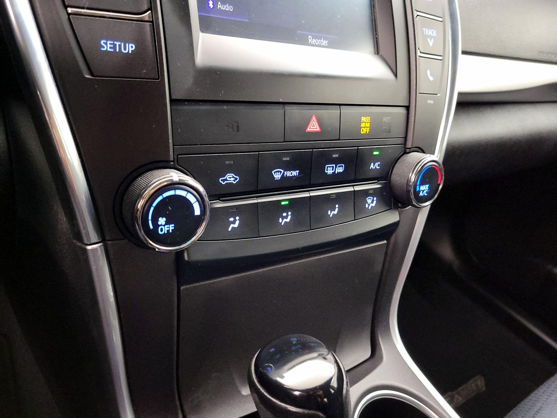 Thumbnail: 2015 Toyota Camry - 15