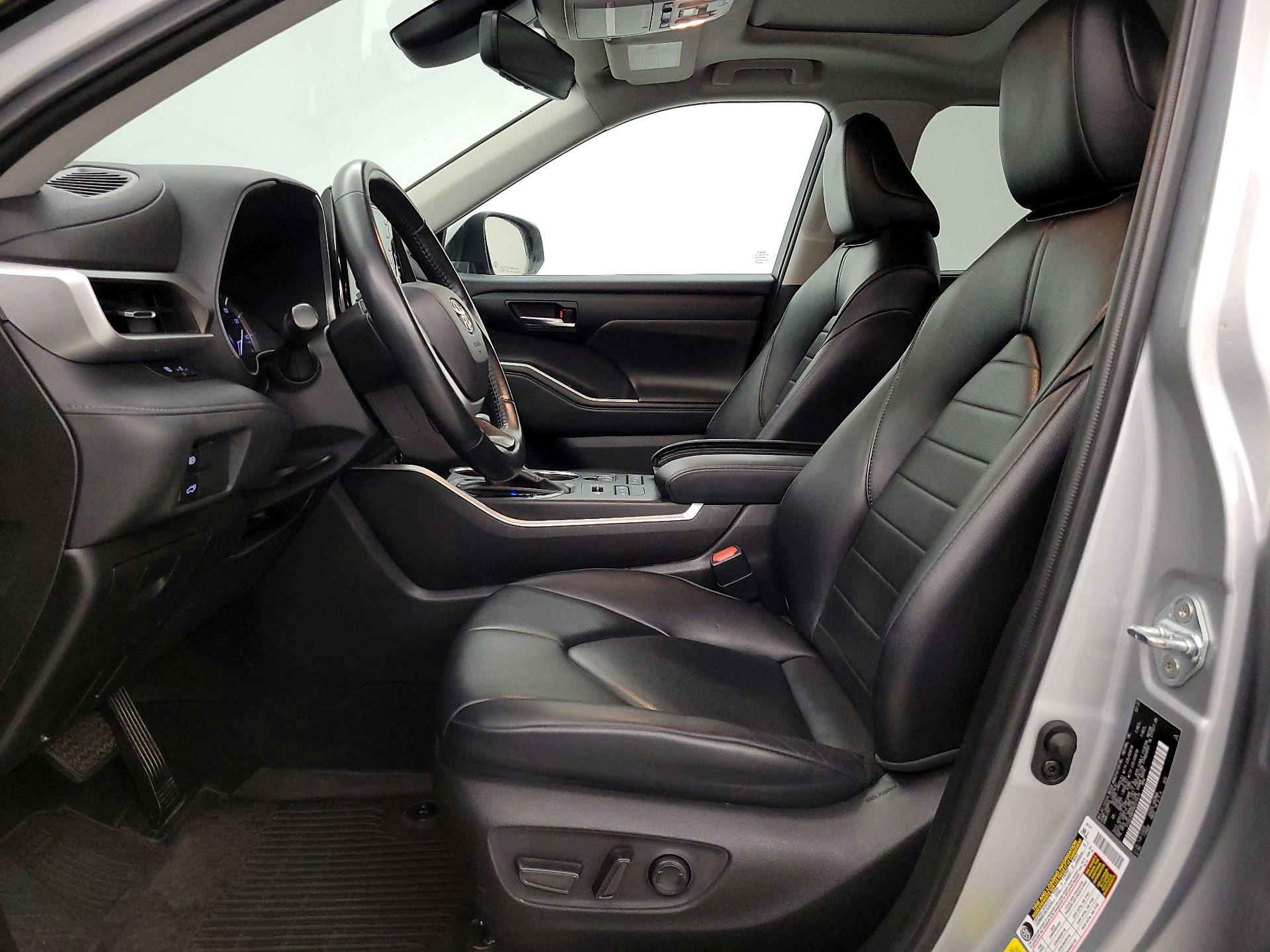 Thumbnail: 2022 Toyota Highlander - 11