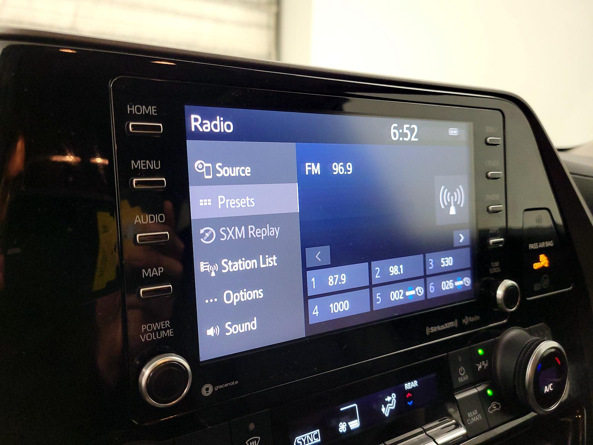 Thumbnail: 2022 Toyota Highlander - 15