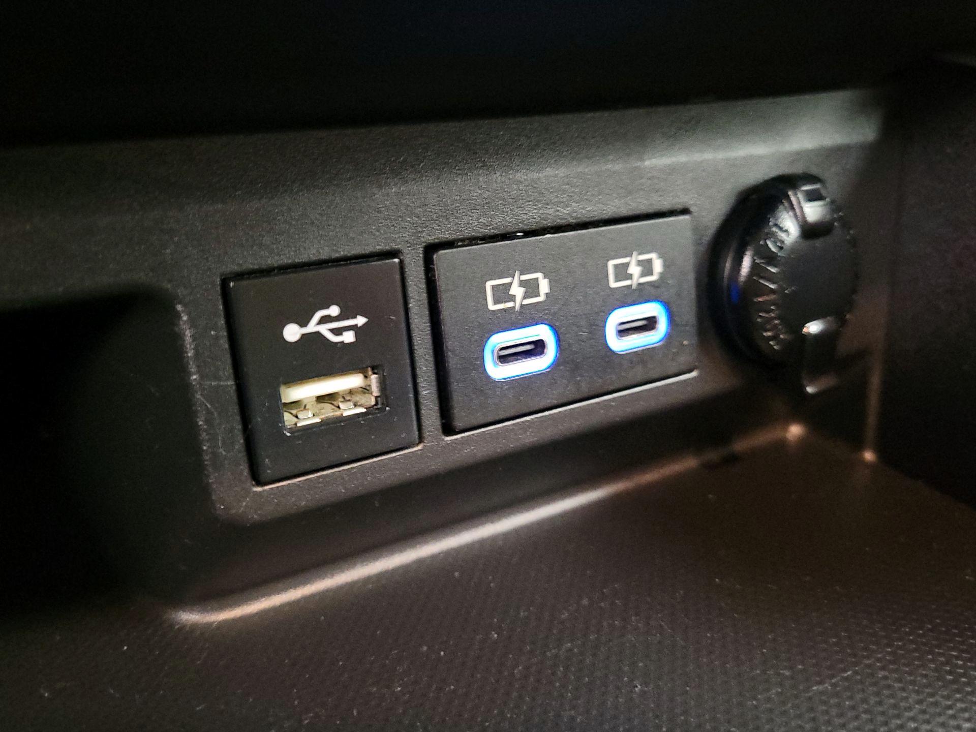 Thumbnail: 2022 Toyota Highlander - 18