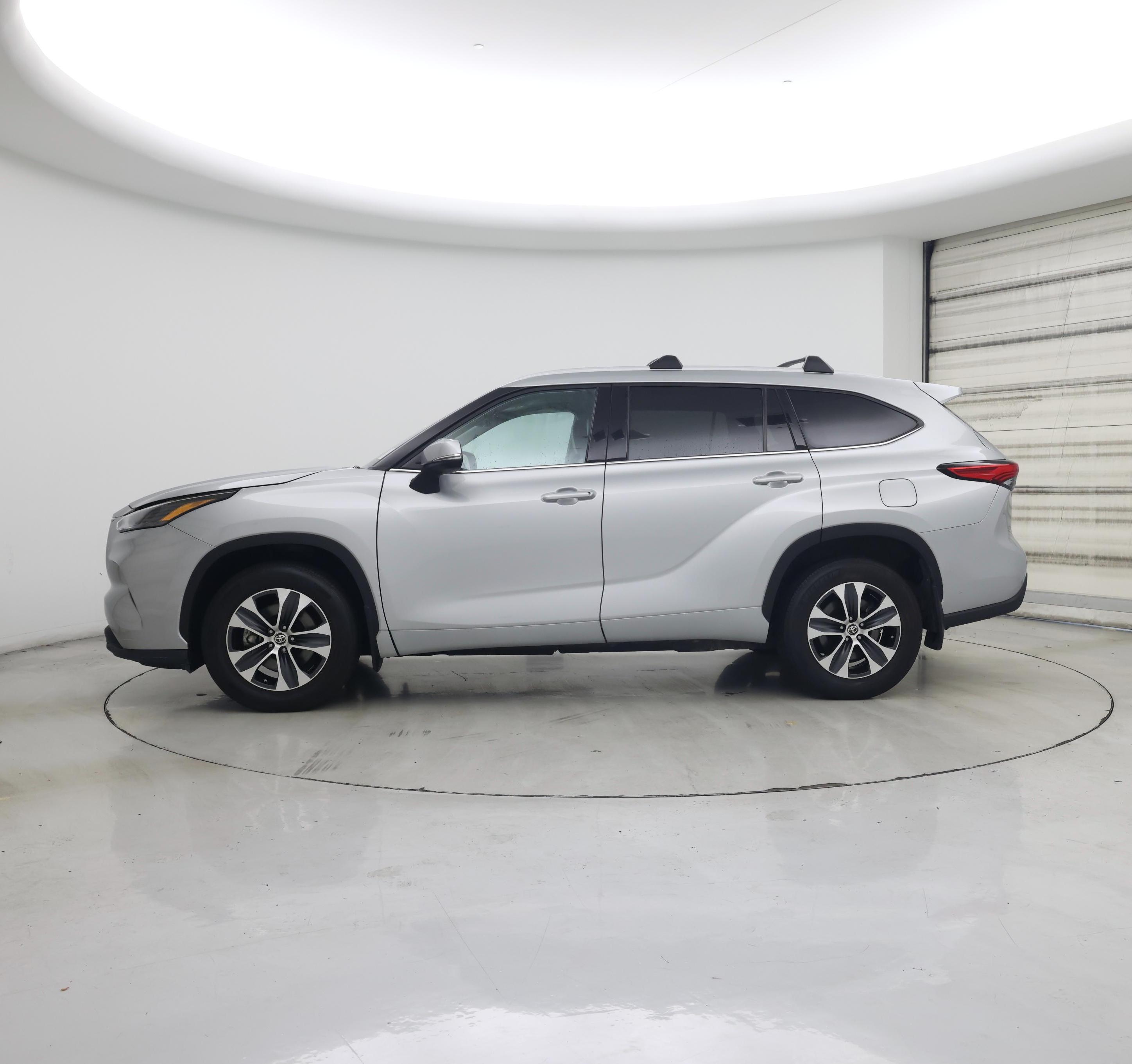 Thumbnail: 2022 Toyota Highlander - 3