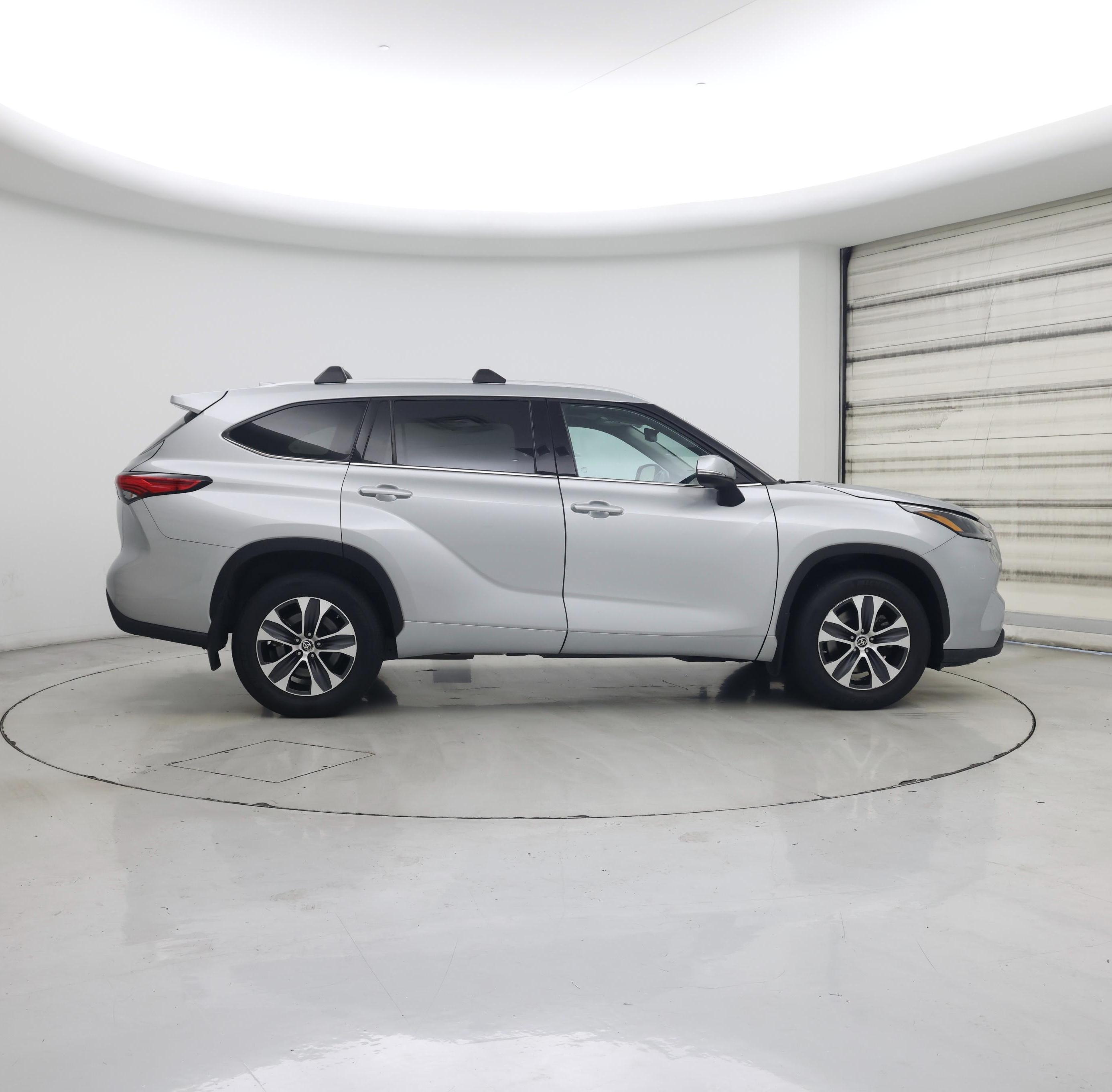 Thumbnail: 2022 Toyota Highlander - 7