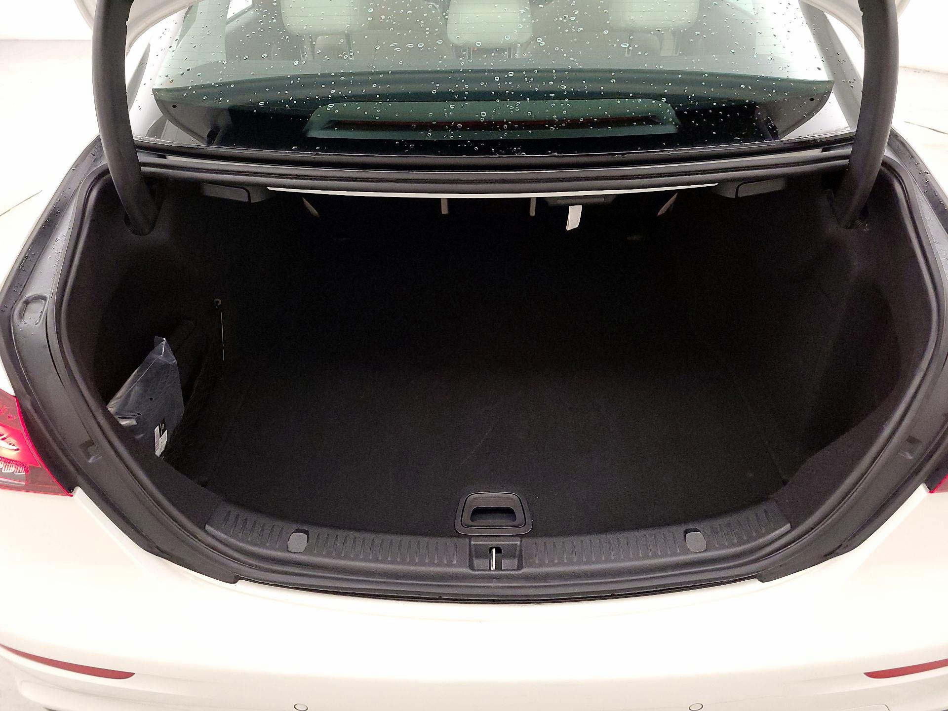 Thumbnail: 2022 Mercedes-Benz E-Class - 20