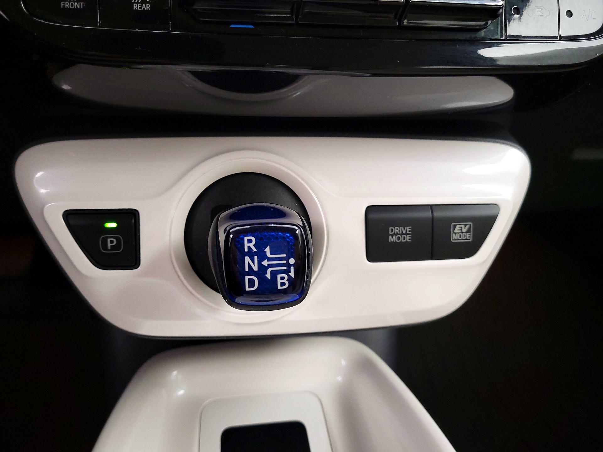 Thumbnail: 2016 Toyota Prius - 16