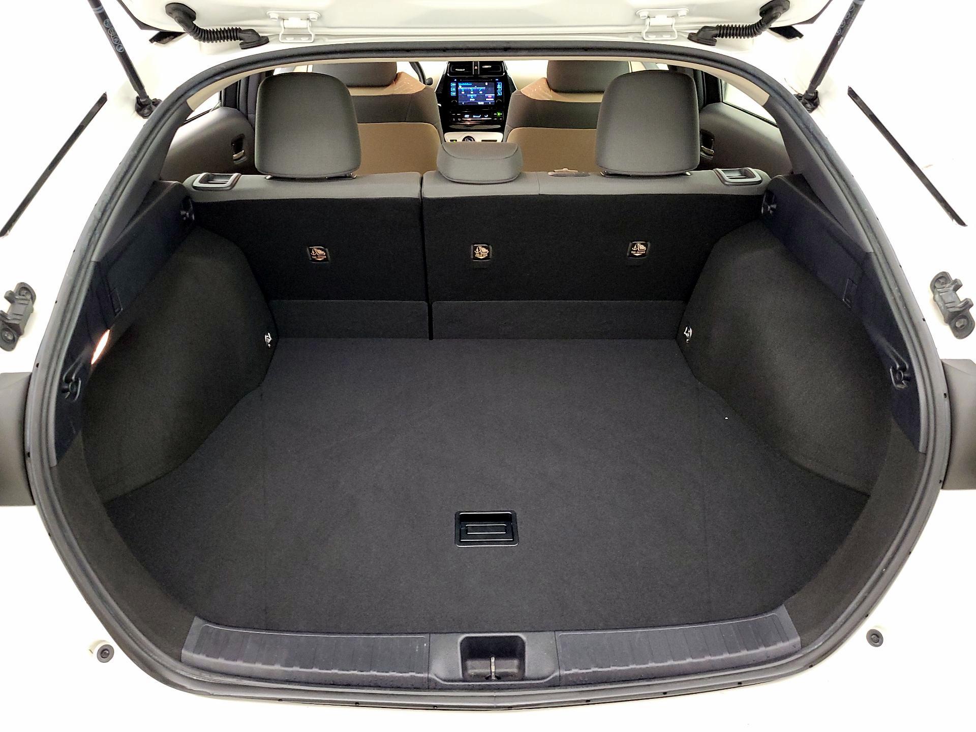 Thumbnail: 2016 Toyota Prius - 18