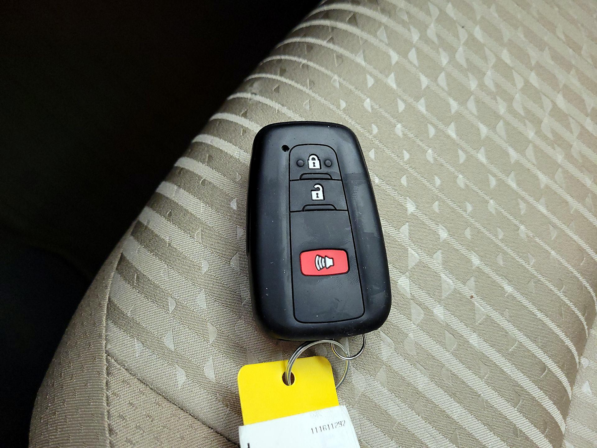 Thumbnail: 2016 Toyota Prius - 20