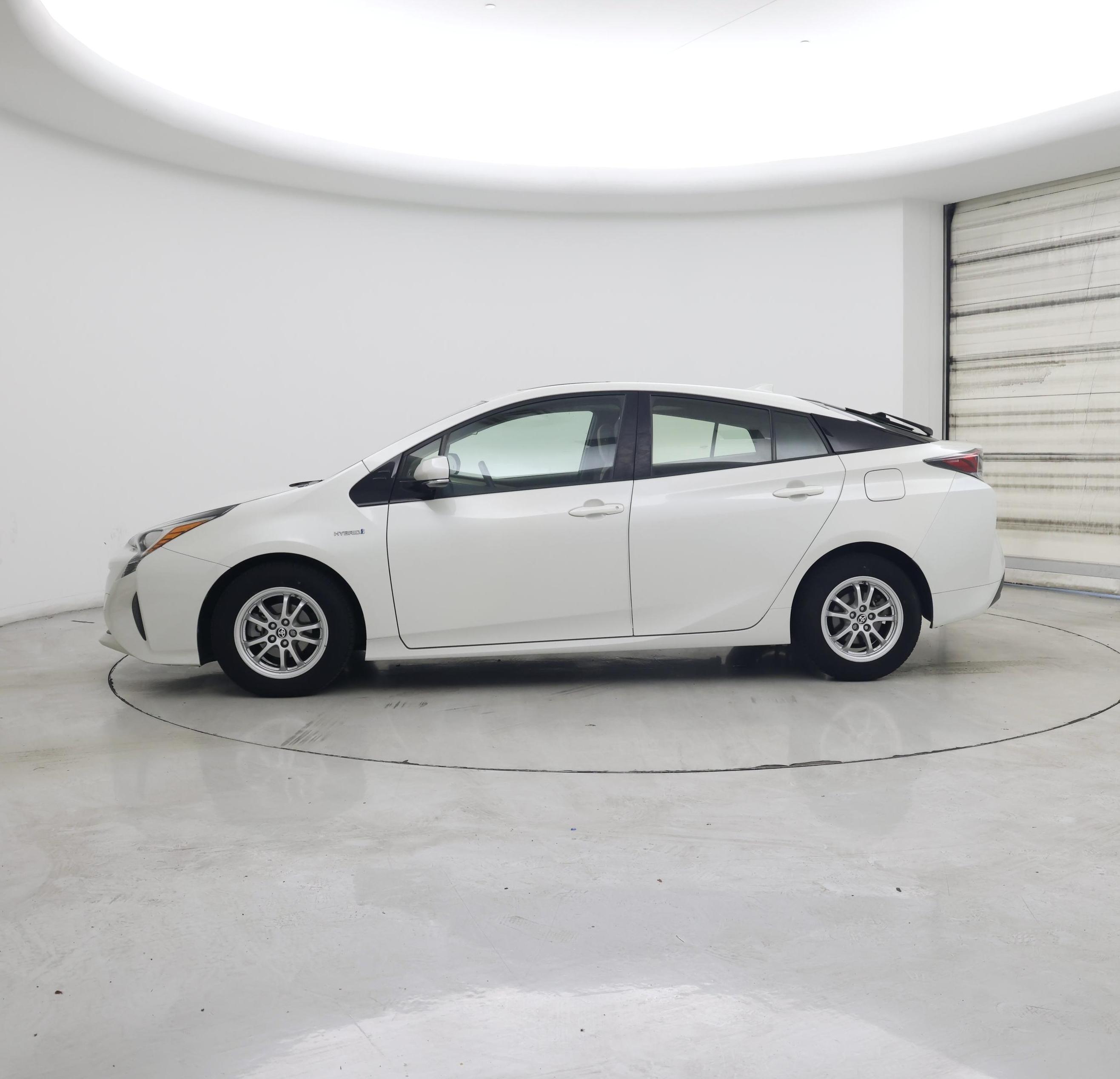 Thumbnail: 2016 Toyota Prius - 3