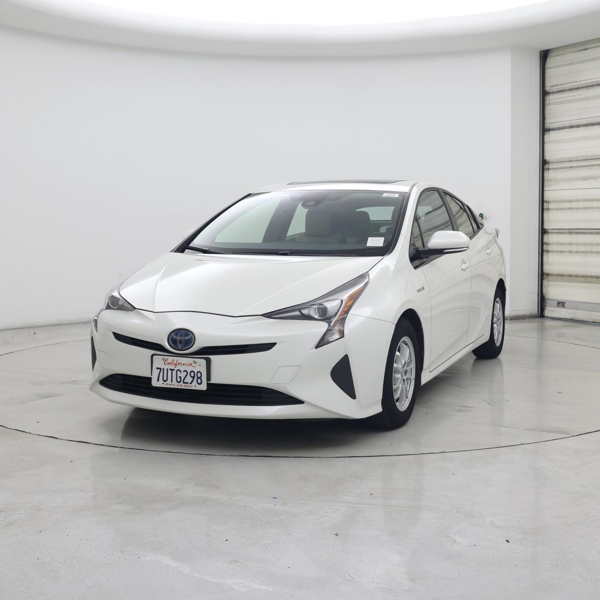 Thumbnail: 2016 Toyota Prius - 4