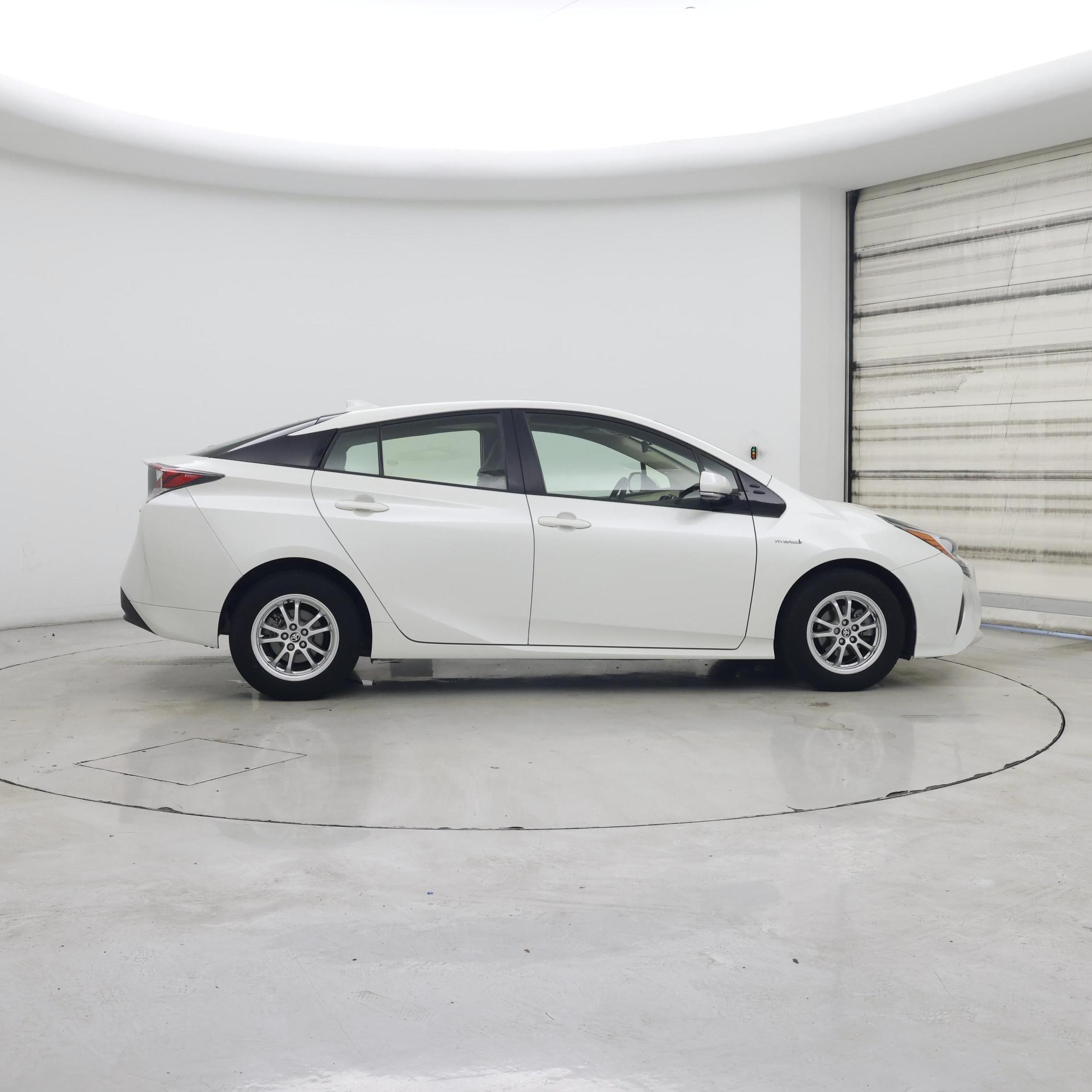 Thumbnail: 2016 Toyota Prius - 7