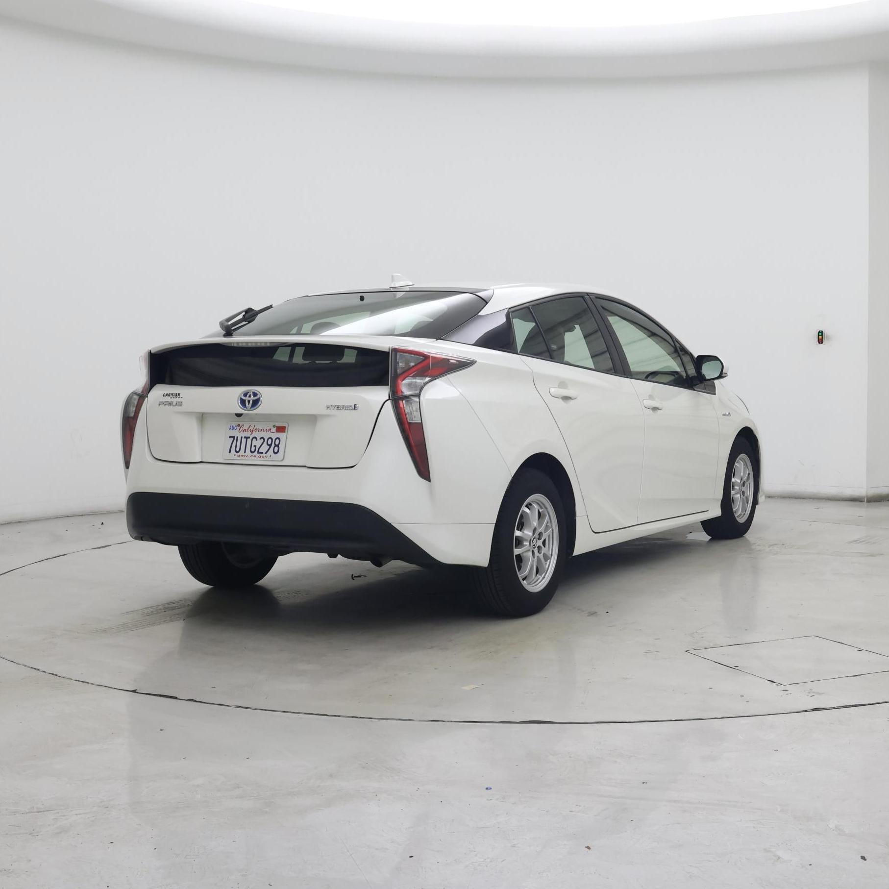Thumbnail: 2016 Toyota Prius - 8