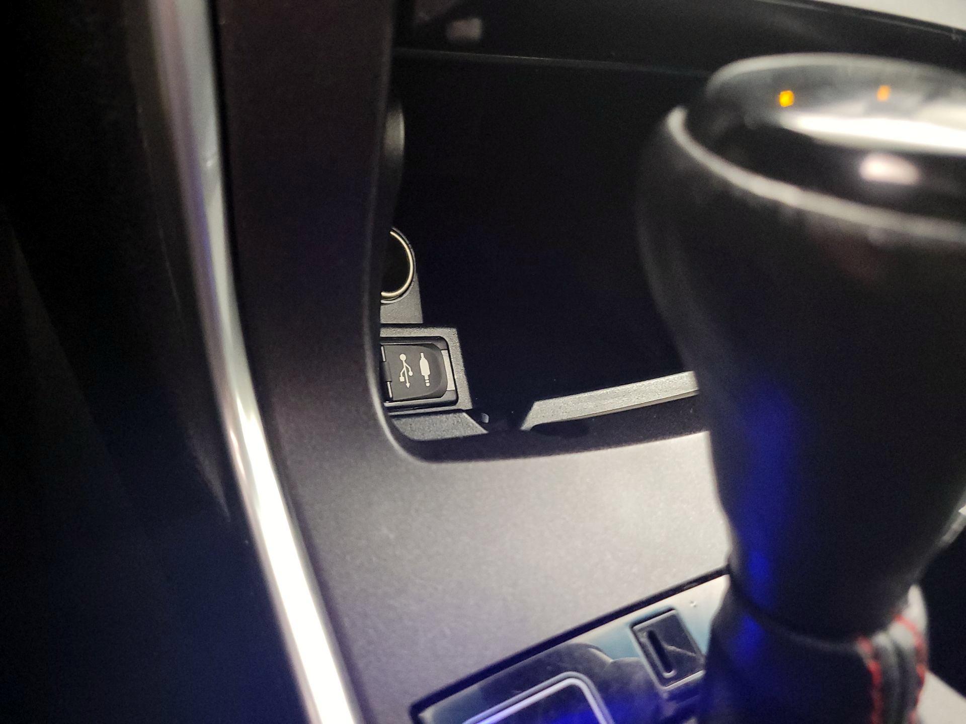 Thumbnail: 2015 Toyota Camry - 18