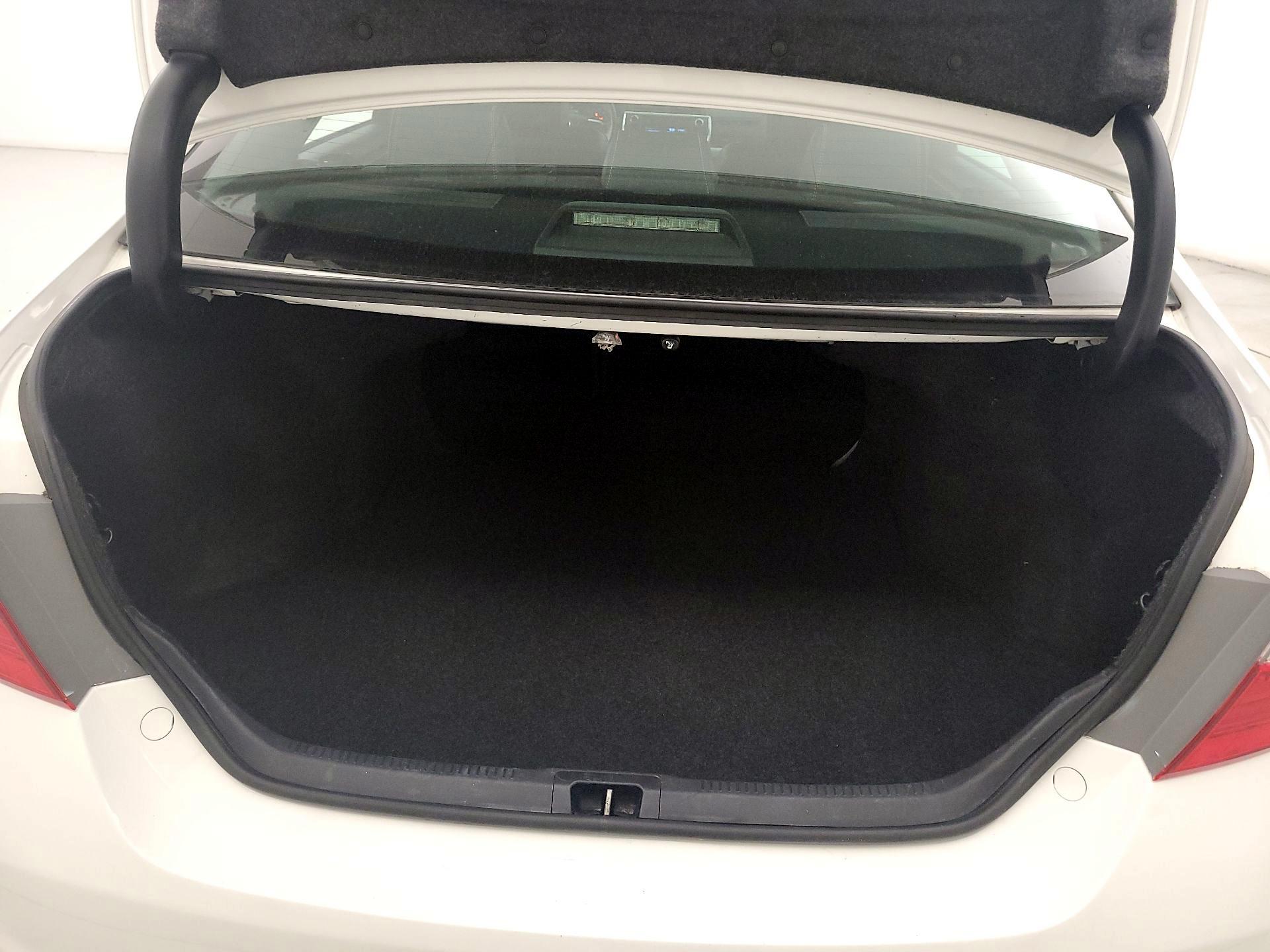 Thumbnail: 2015 Toyota Camry - 20