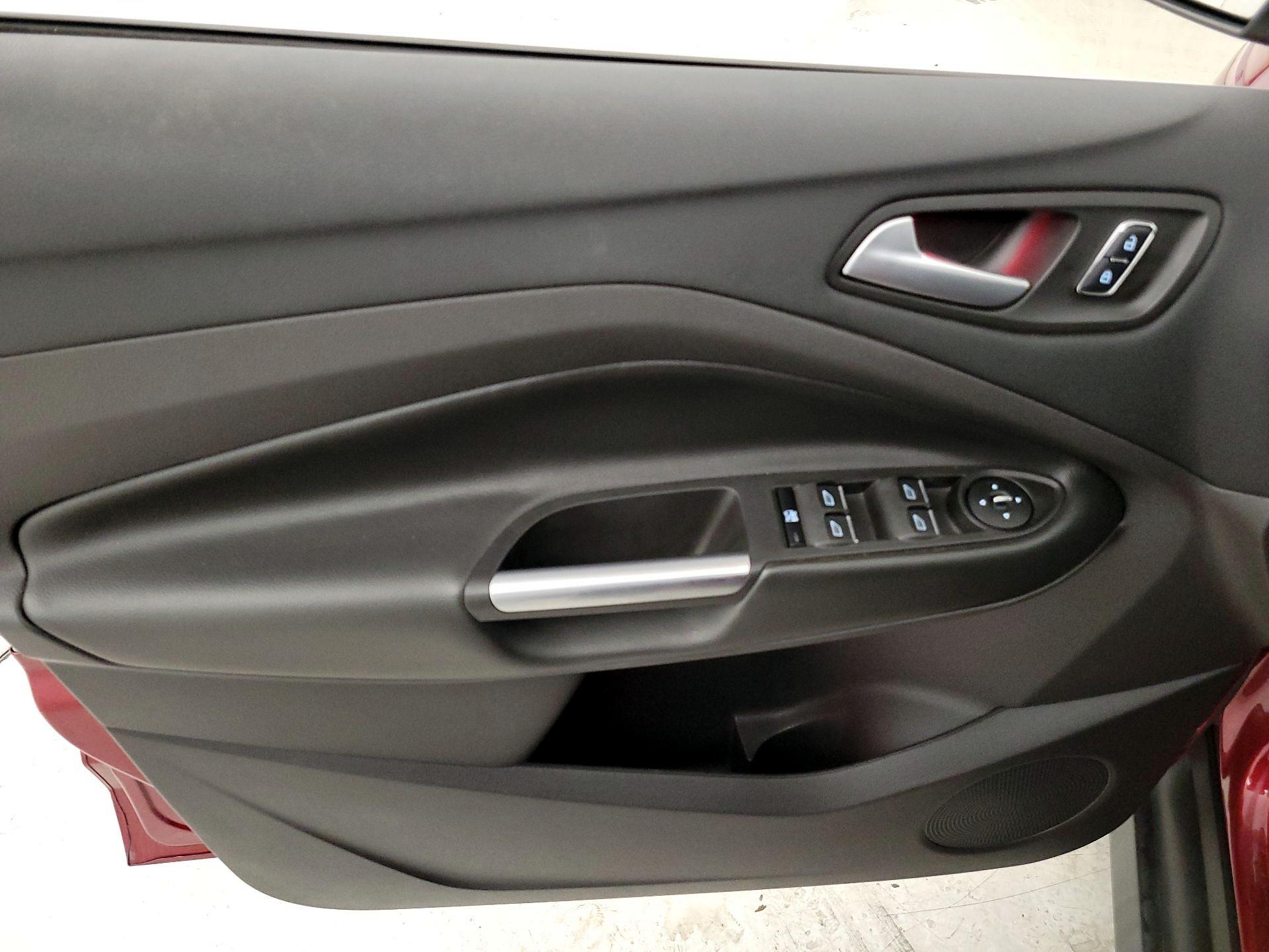 Thumbnail: 2016 Ford C-Max - 12