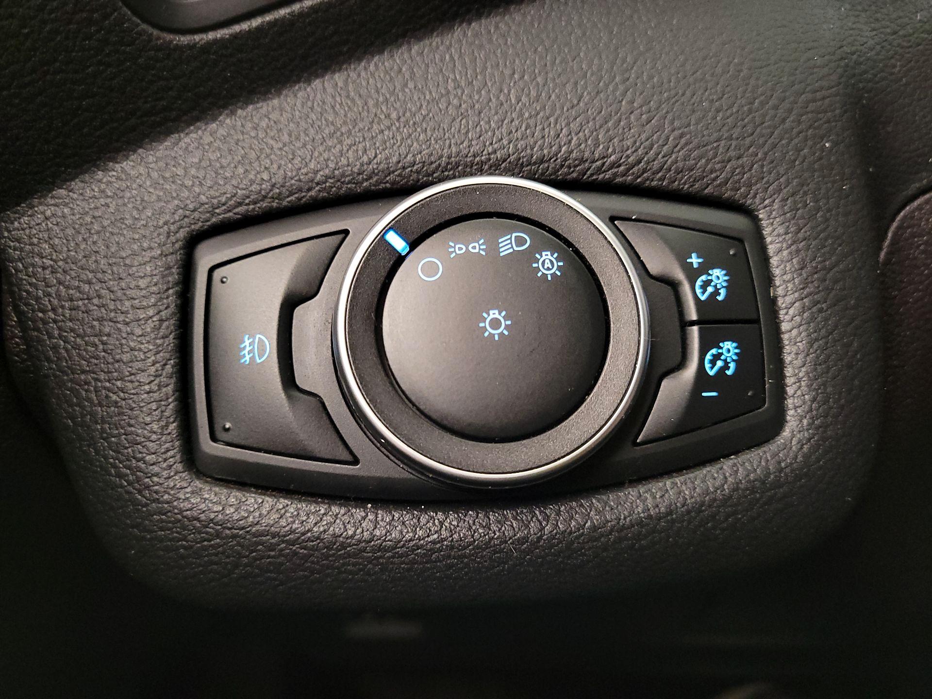 Thumbnail: 2016 Ford C-Max - 13