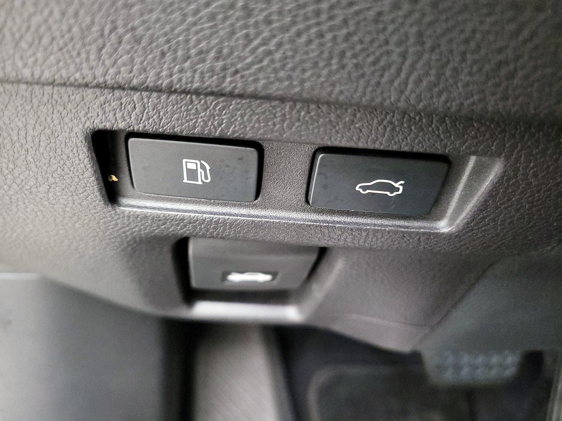 Thumbnail: 2021 Lexus ES - 13