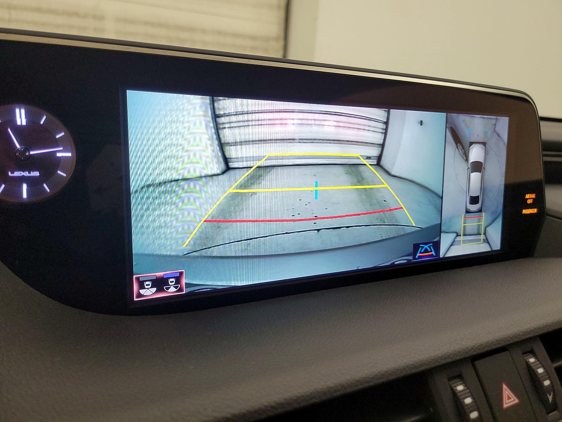 Thumbnail: 2021 Lexus ES - 14