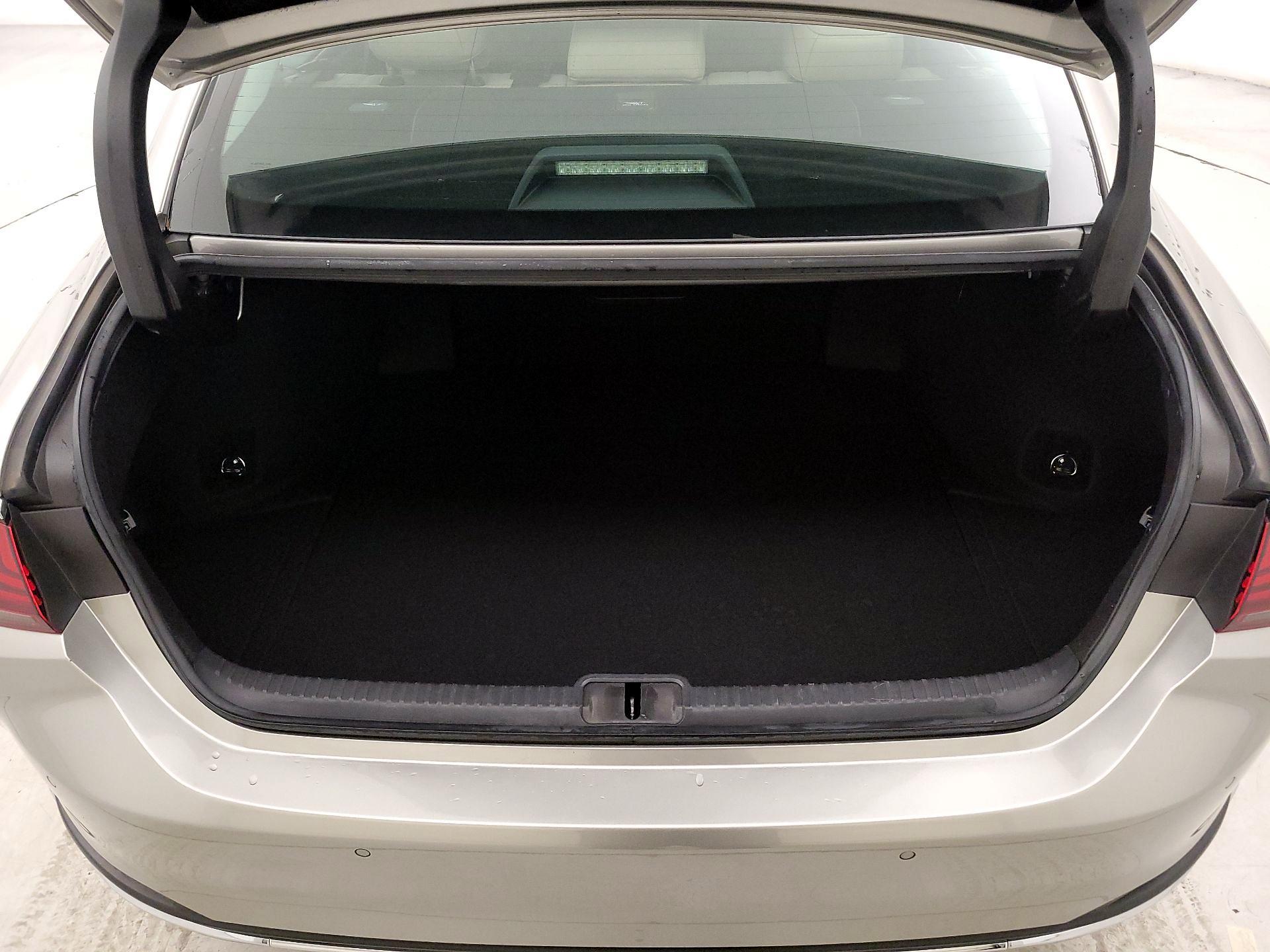 Thumbnail: 2021 Lexus ES - 19