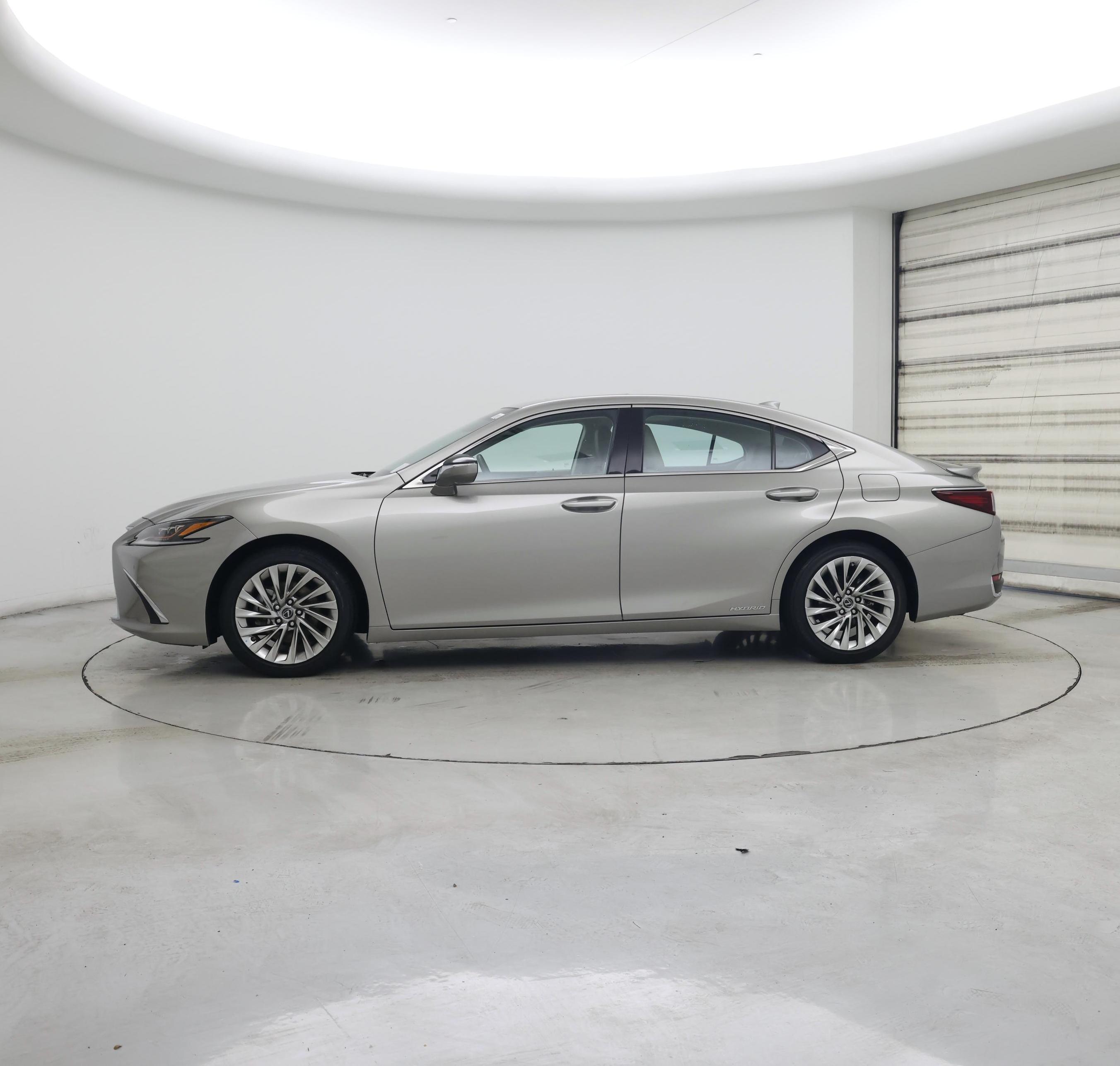 Thumbnail: 2021 Lexus ES - 3