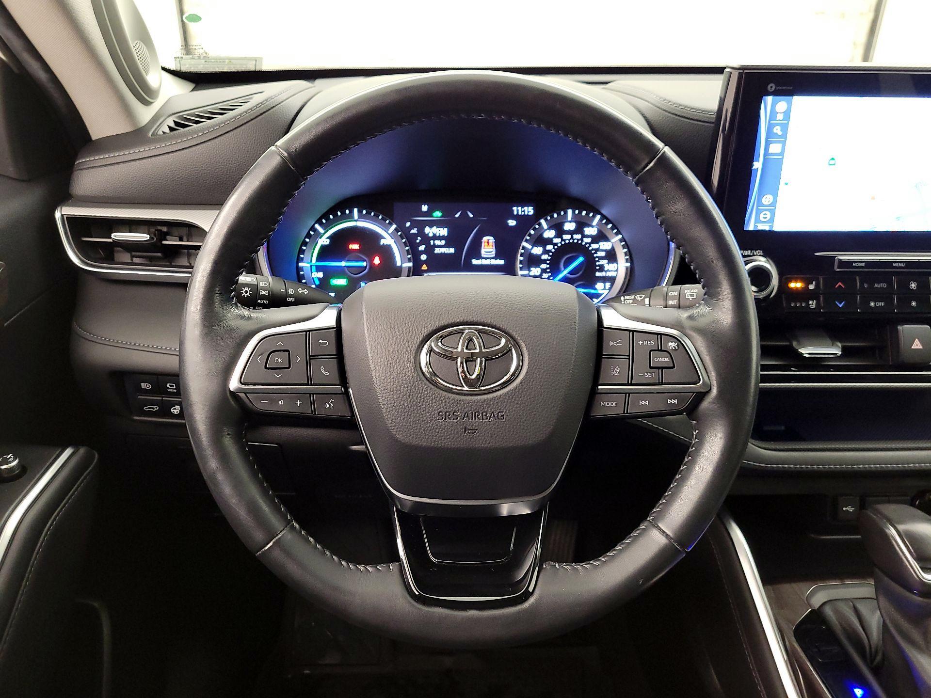 Thumbnail: 2021 Toyota Highlander - 10