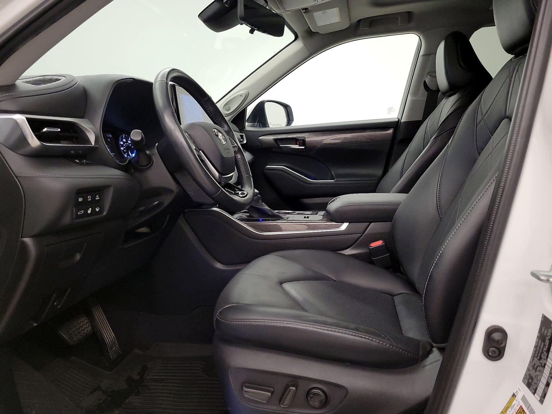 Thumbnail: 2021 Toyota Highlander - 11