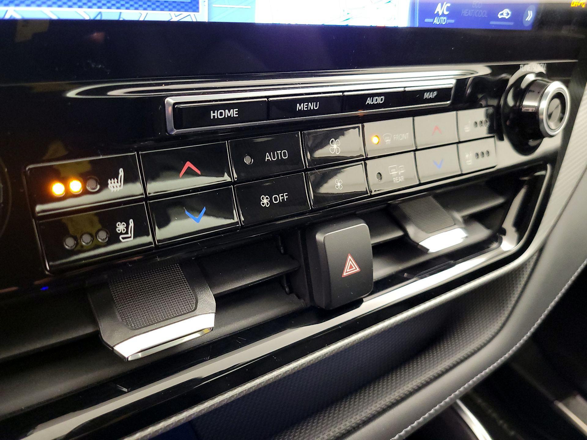 Thumbnail: 2021 Toyota Highlander - 17