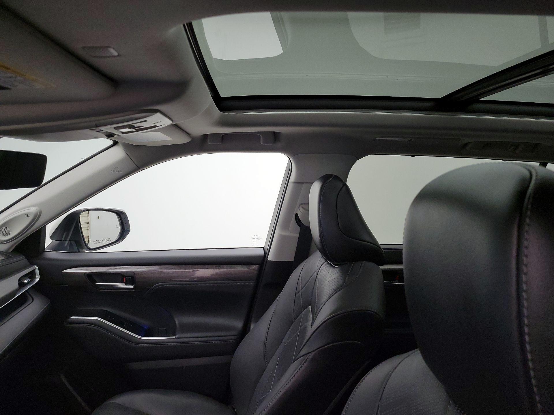 Thumbnail: 2021 Toyota Highlander - 20