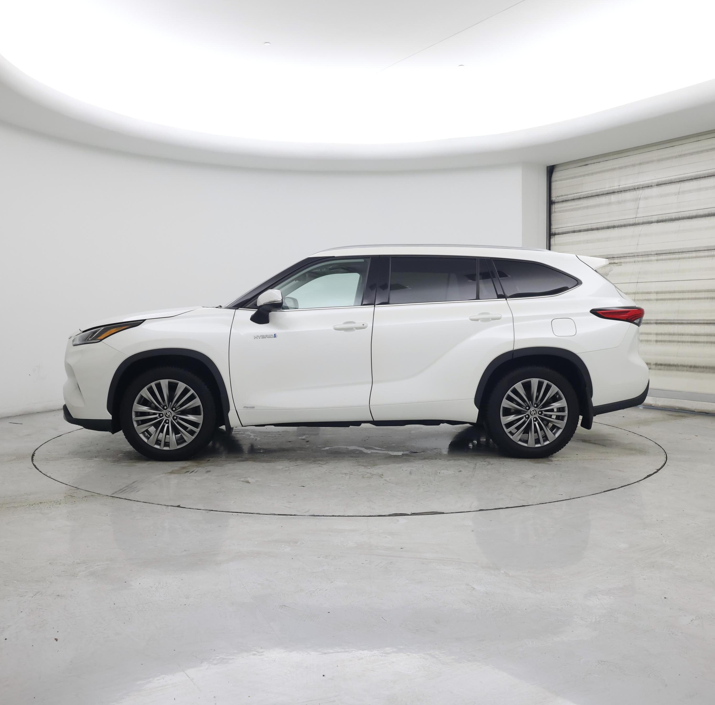 Thumbnail: 2021 Toyota Highlander - 3