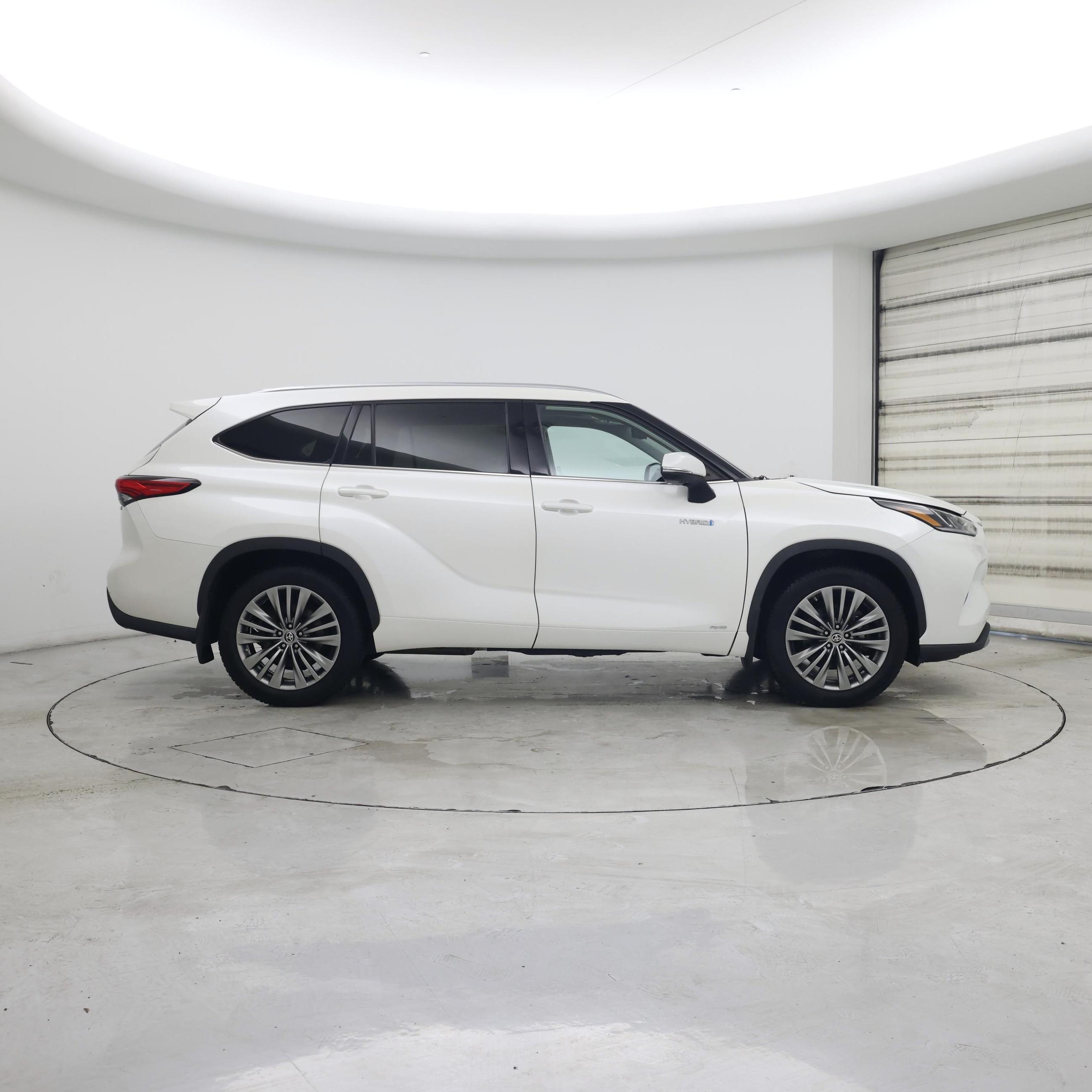 Thumbnail: 2021 Toyota Highlander - 7