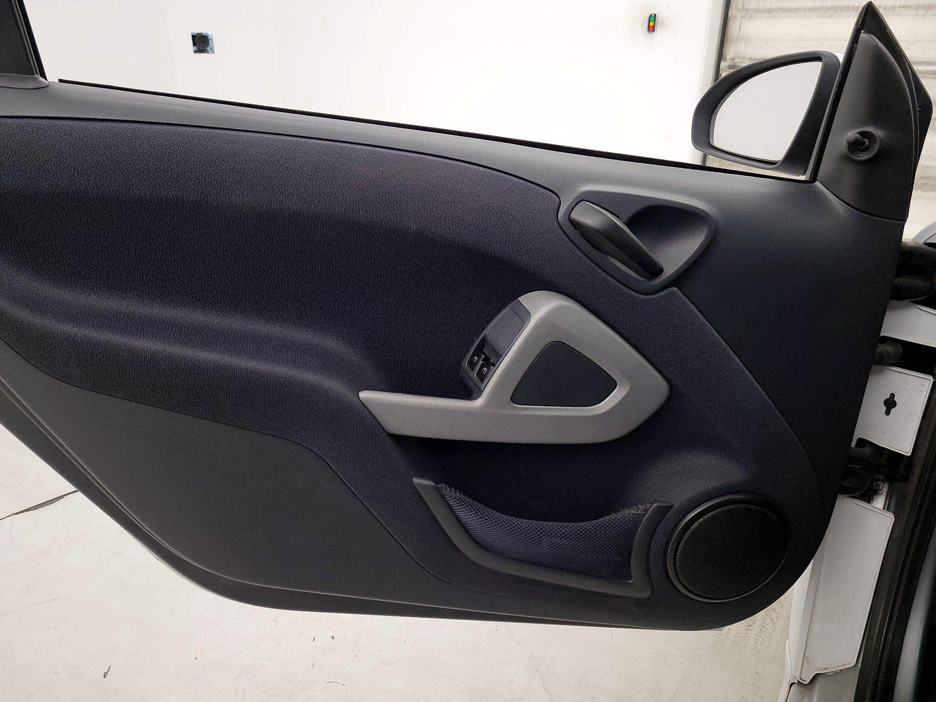 Thumbnail: 2015 smart fortwo - 12