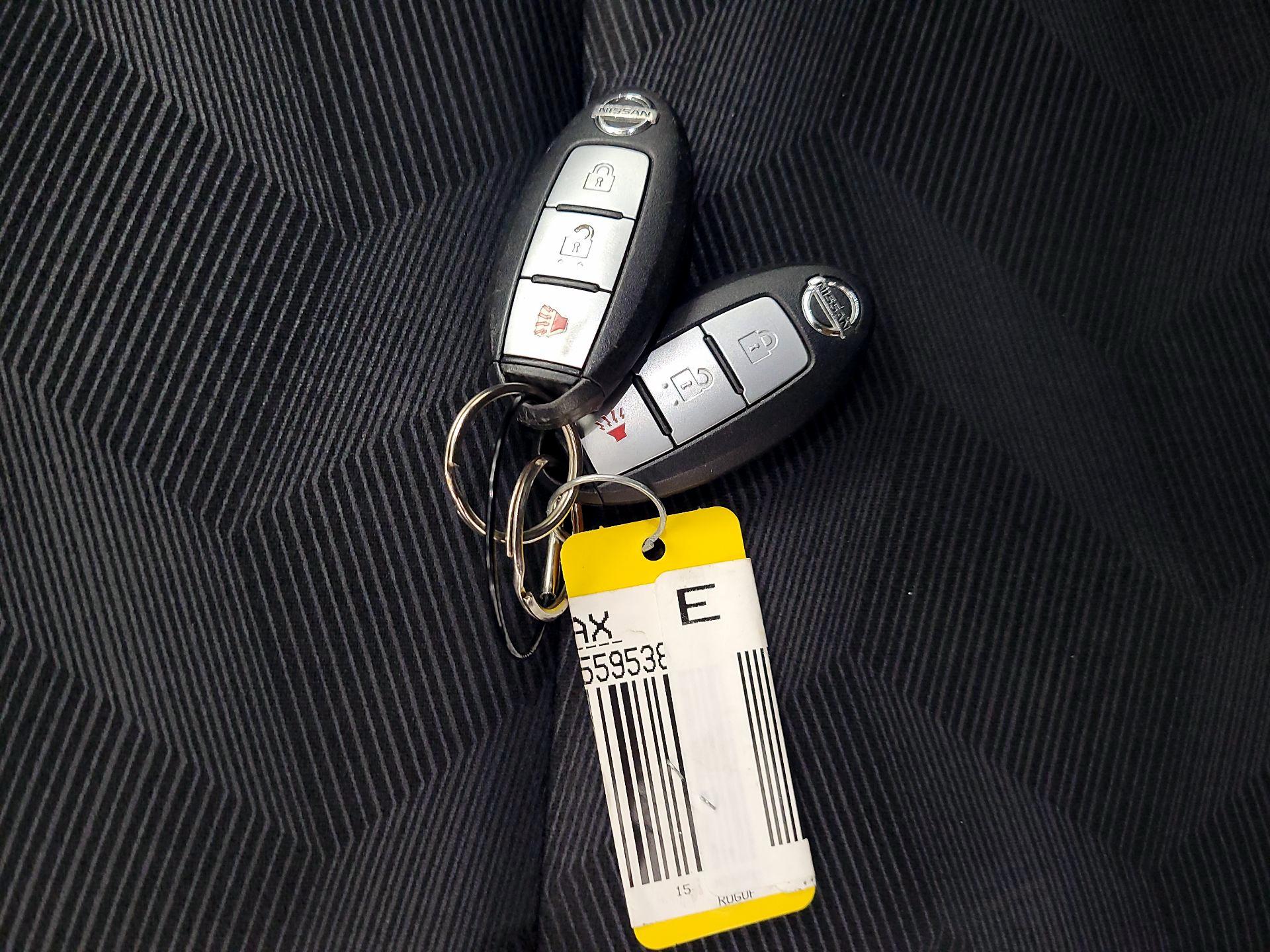 Thumbnail: 2015 Nissan Rogue - 19