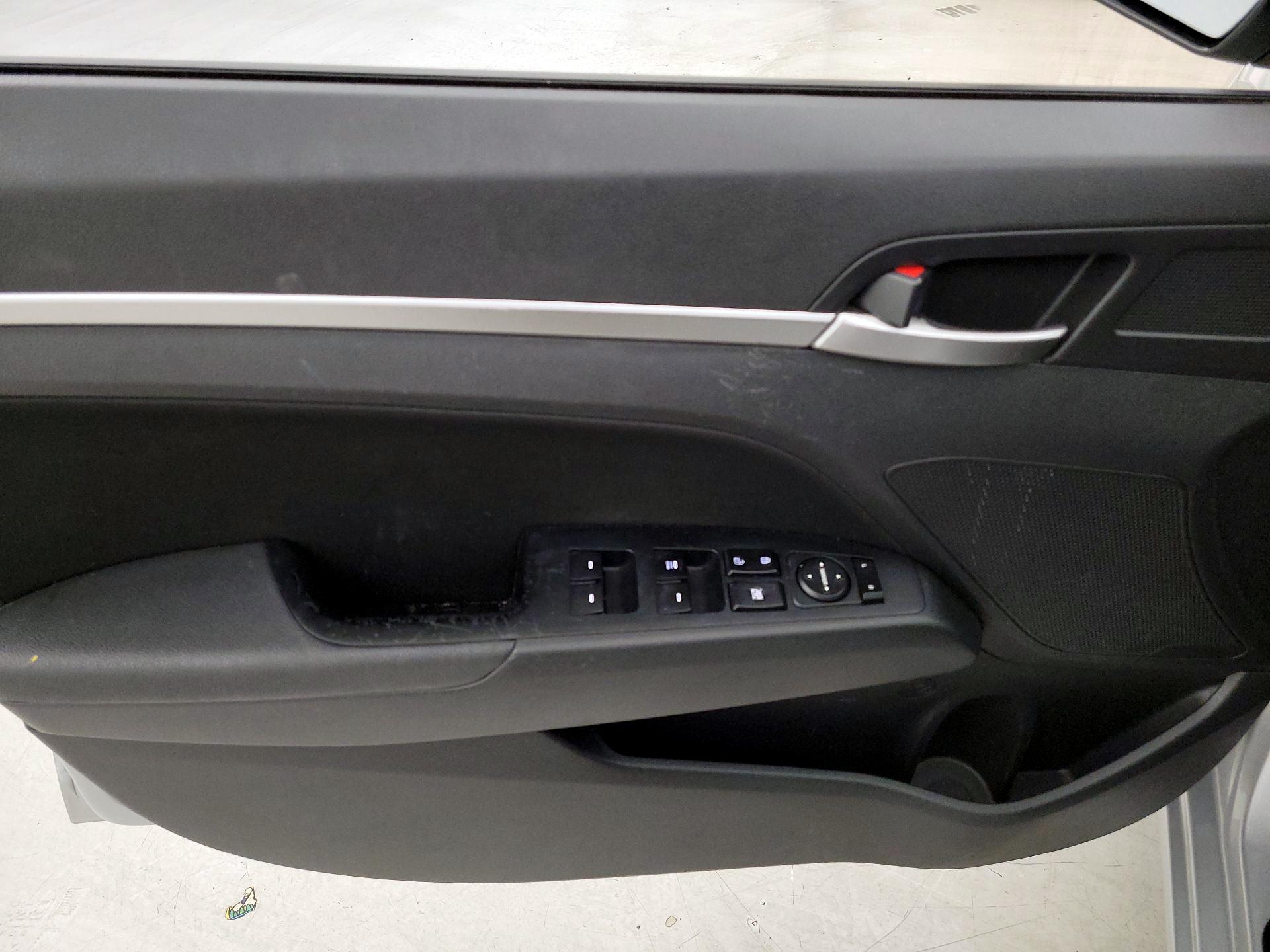 Thumbnail: 2019 Hyundai Elantra - 12