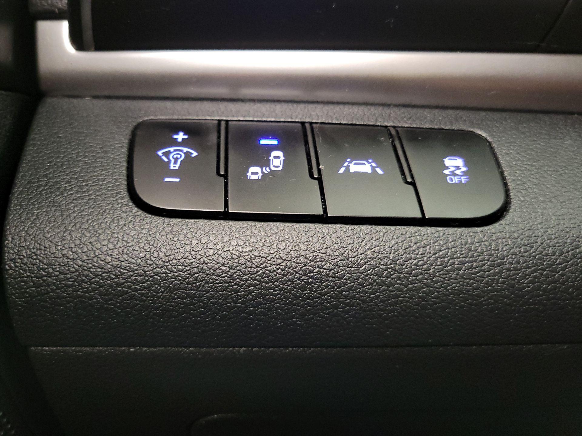 Thumbnail: 2019 Hyundai Elantra - 13