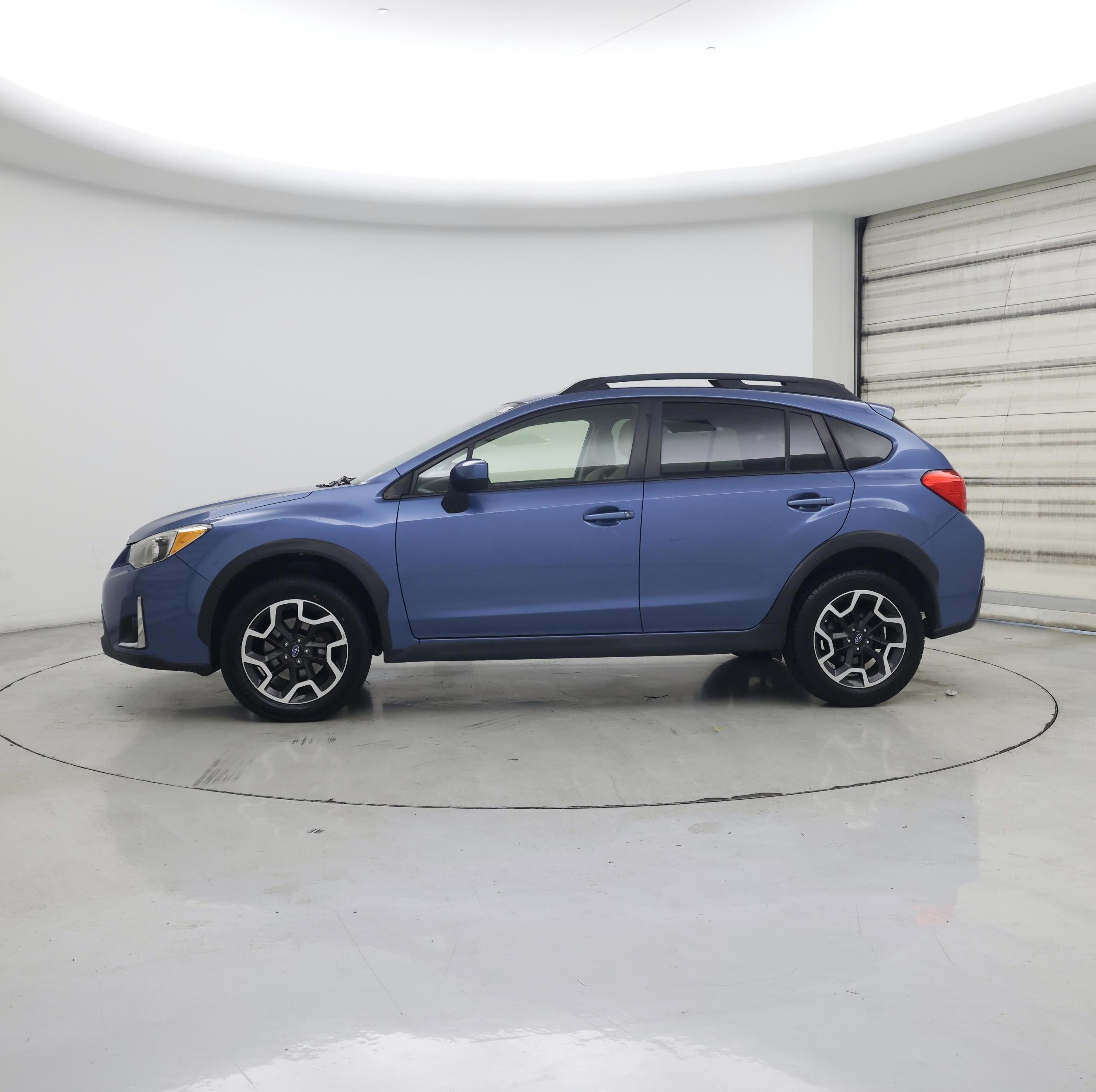 Thumbnail: 2017 Subaru Crosstrek - 3