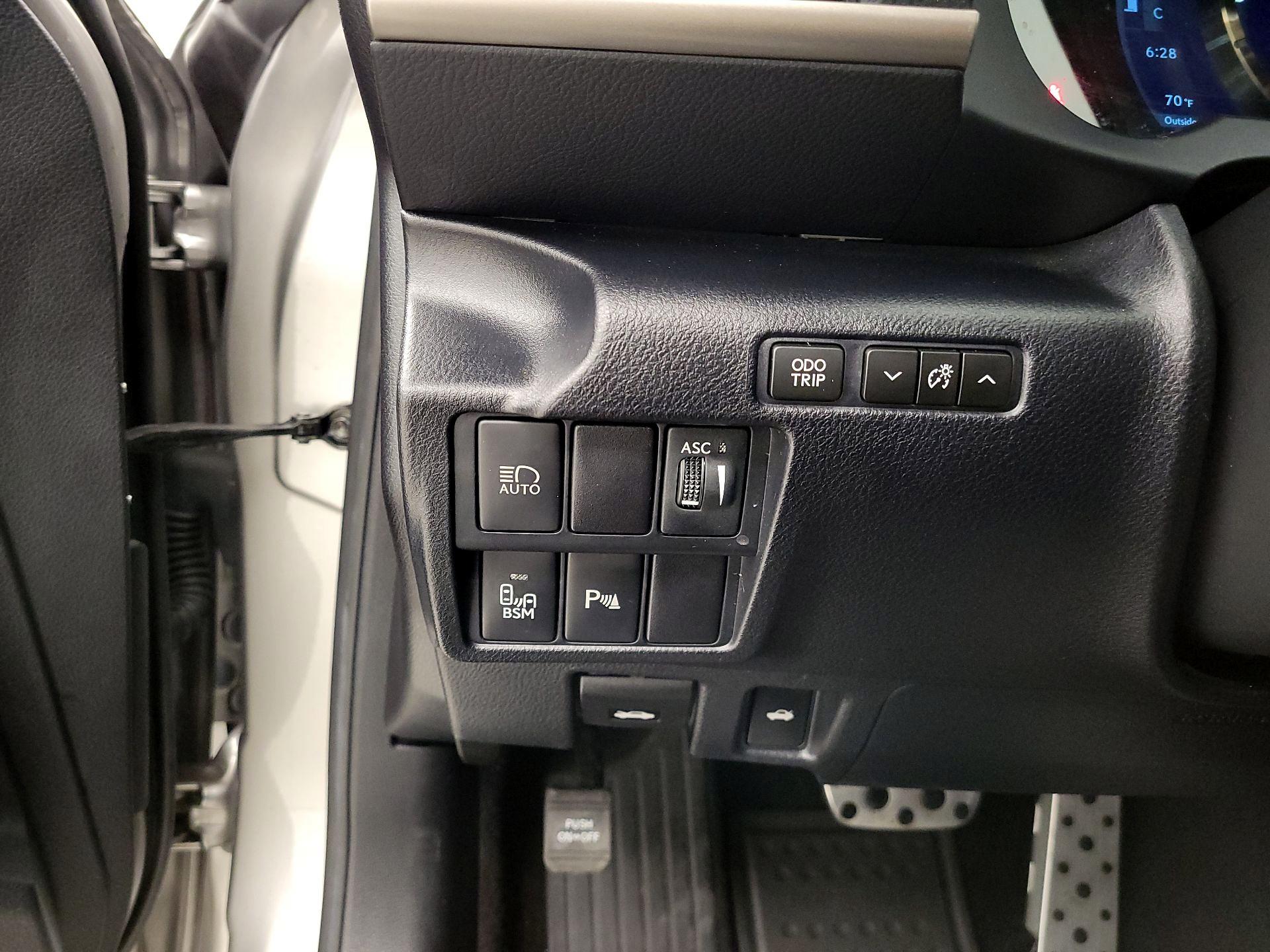 Thumbnail: 2018 Lexus IS - 13